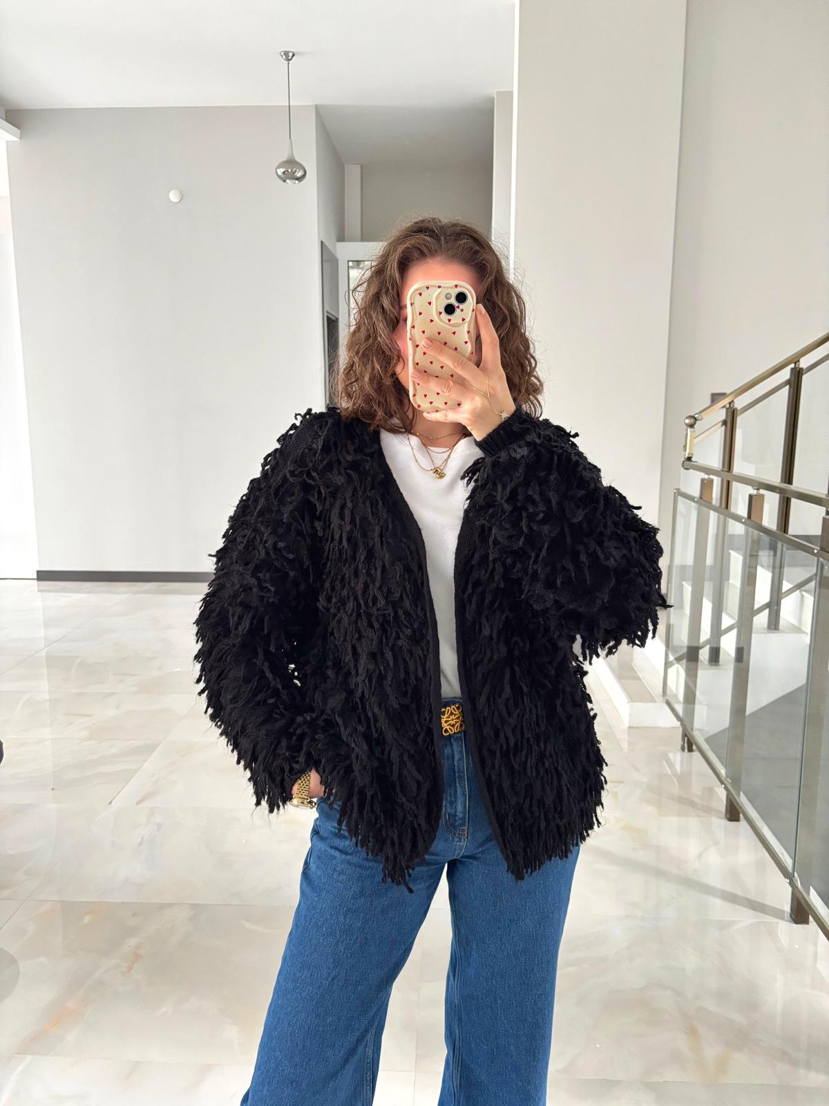 Püskül Detaylı Oversize Örme Hırka - SİYAH