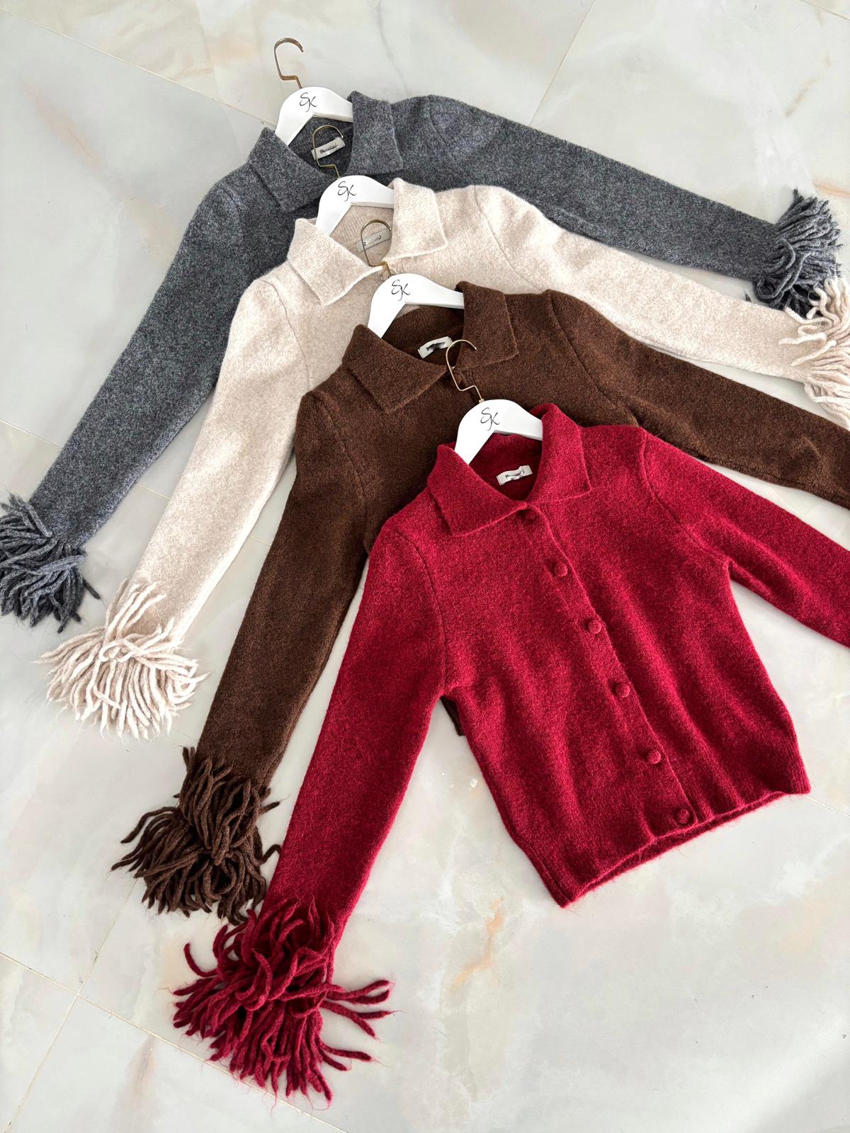 Kol Uçları Püskül Detaylı Yumoş Hırka