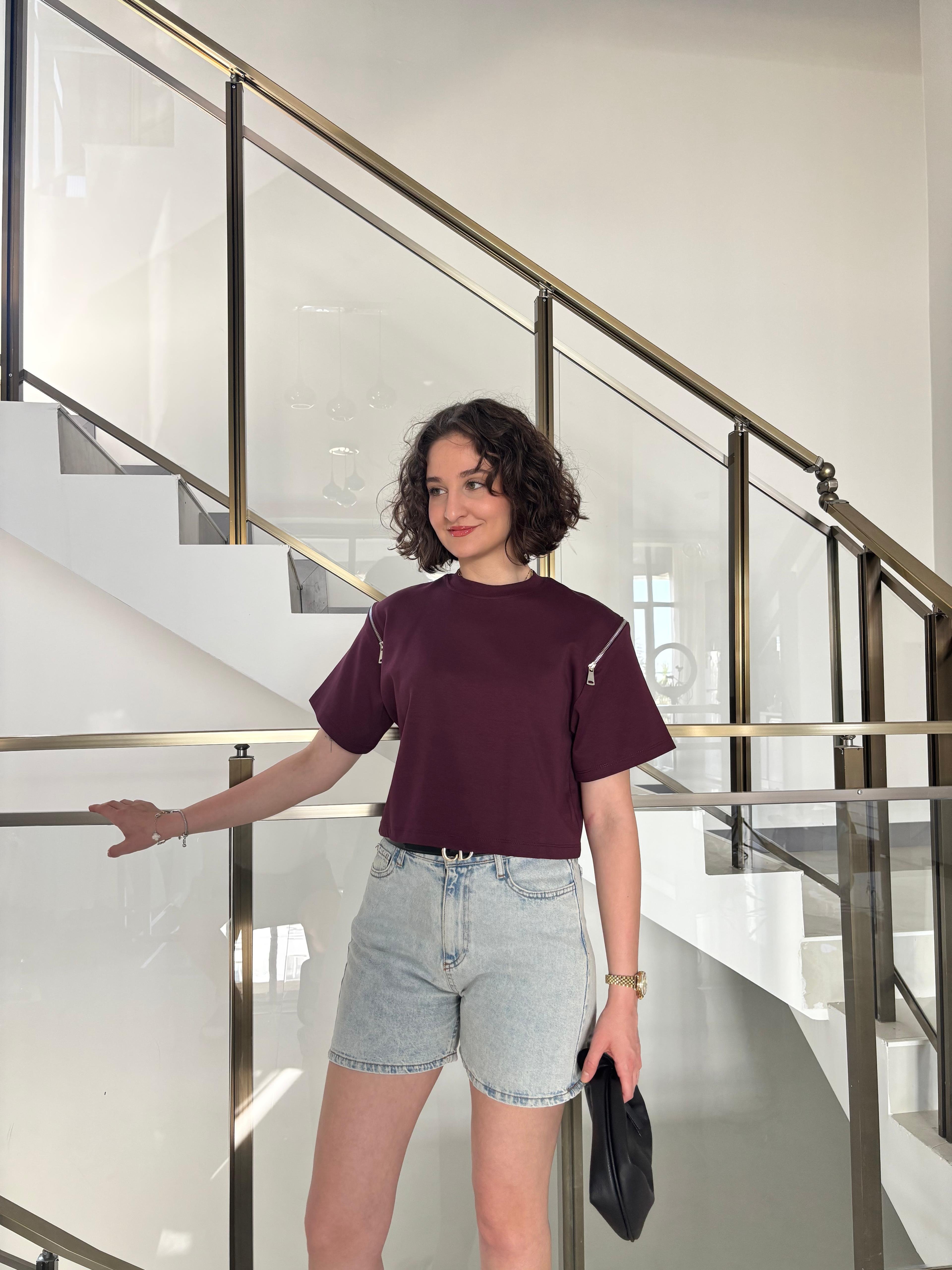 Fermuar Detaylı Tok Dokulu Tshirt