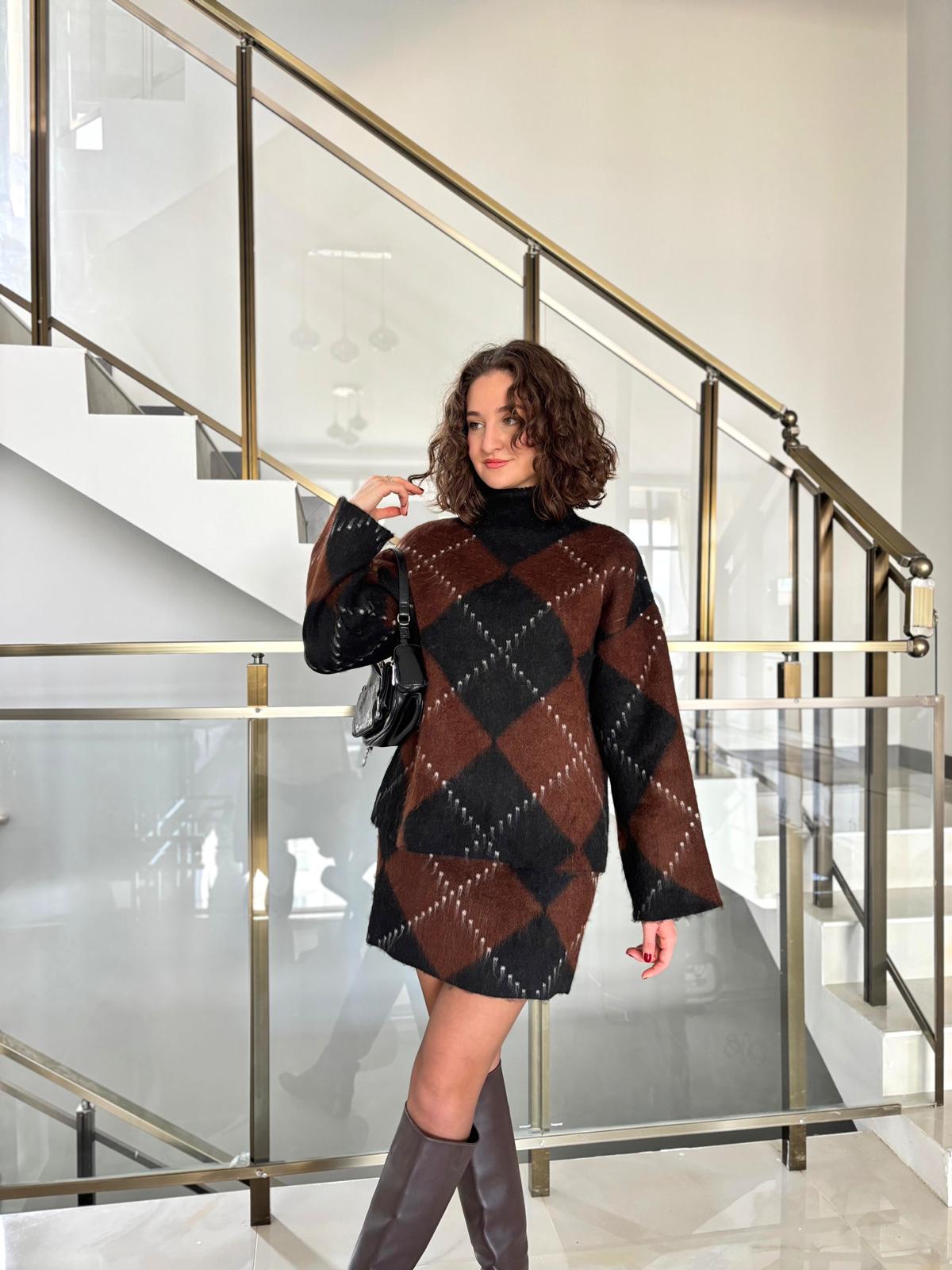 Baklava Desen Dik Yaka Kazak Etek Takım