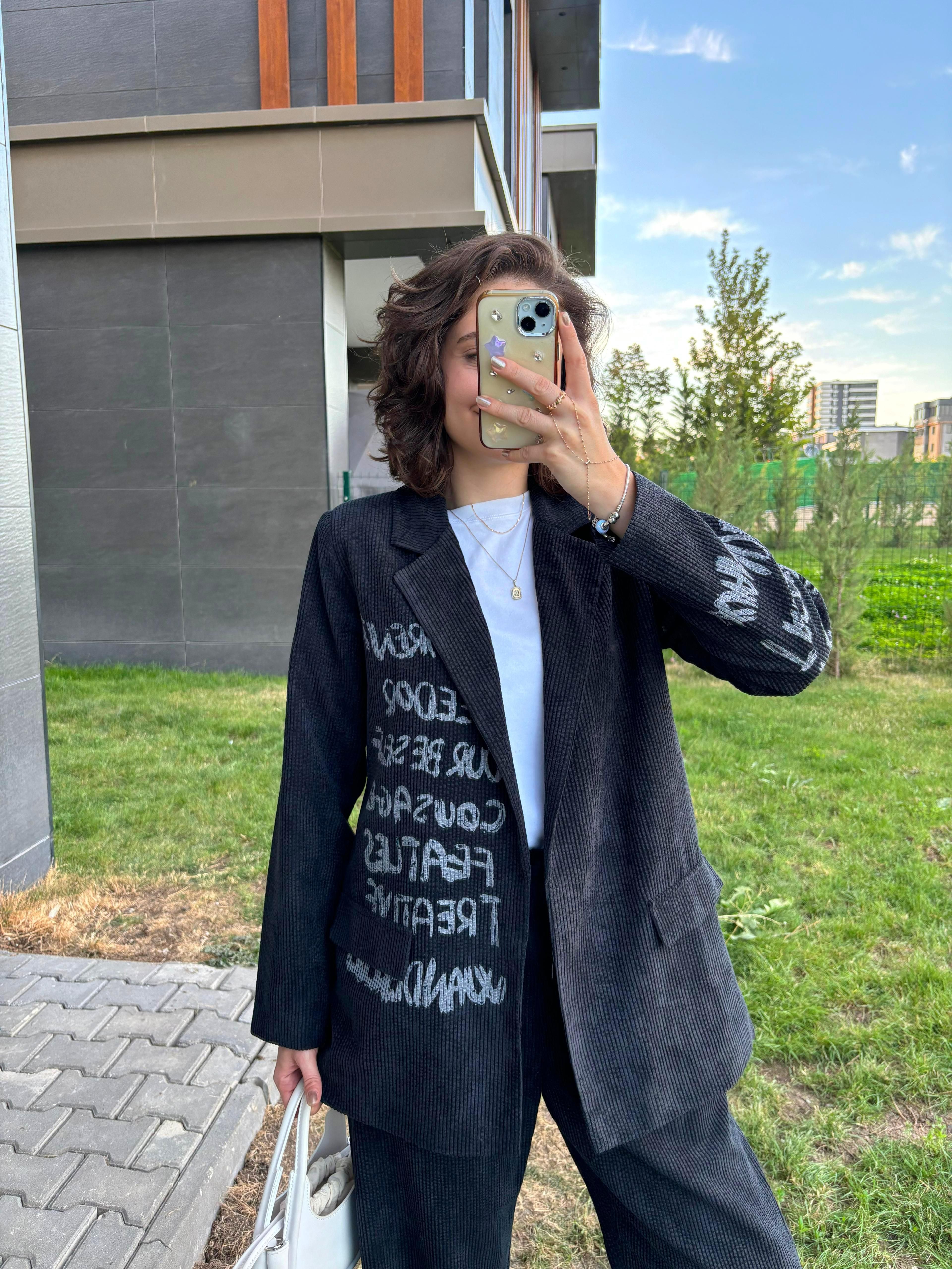 Grafiti Yazı Baskılı Kadife Blazer Ceket