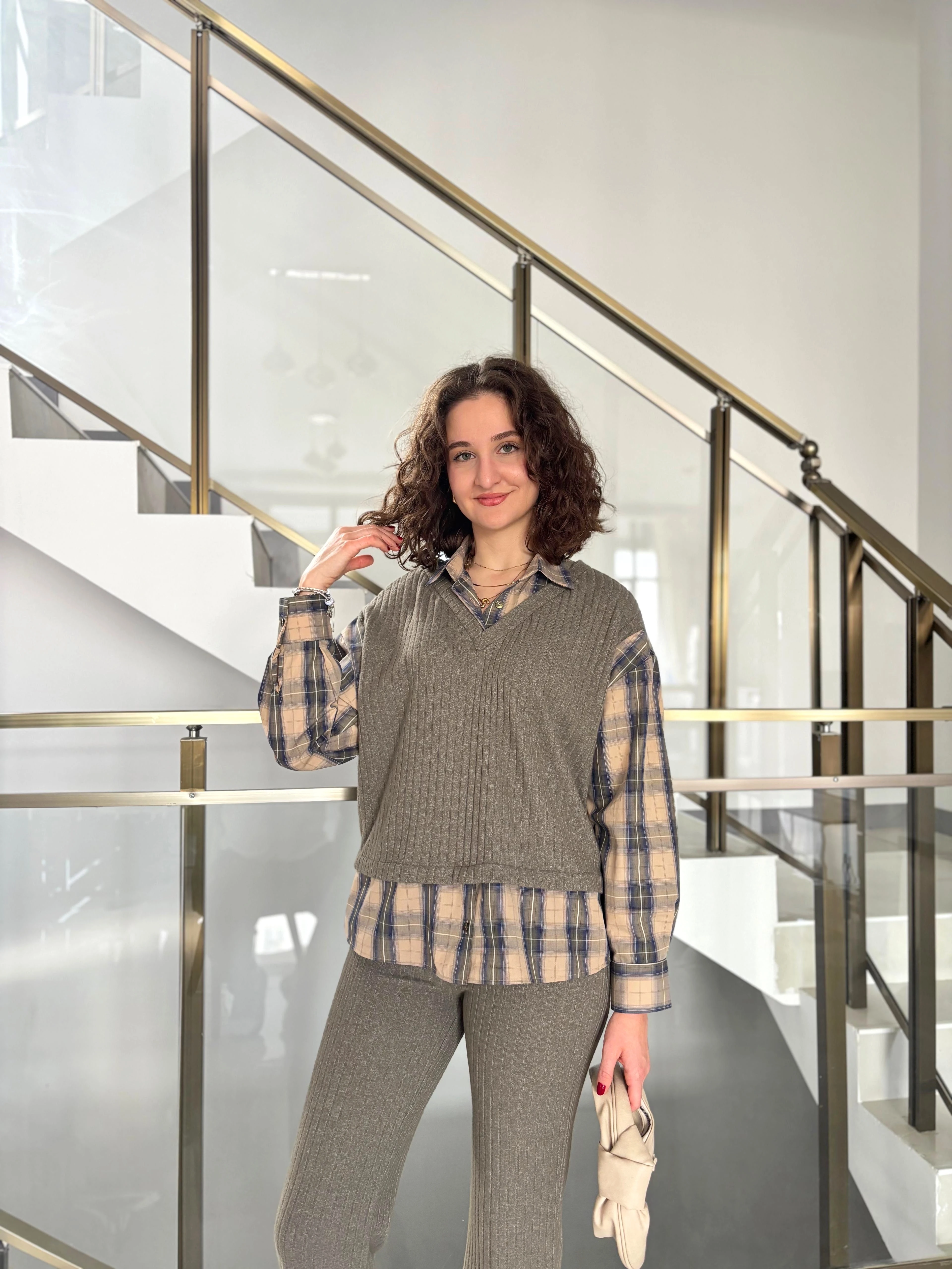 Gömlek Detaylı Triko Pantolon Takım