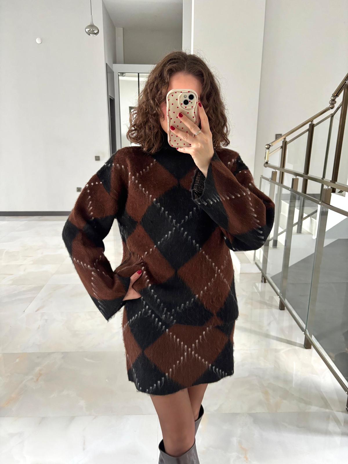 Baklava Desen Dik Yaka Kazak Etek Takım