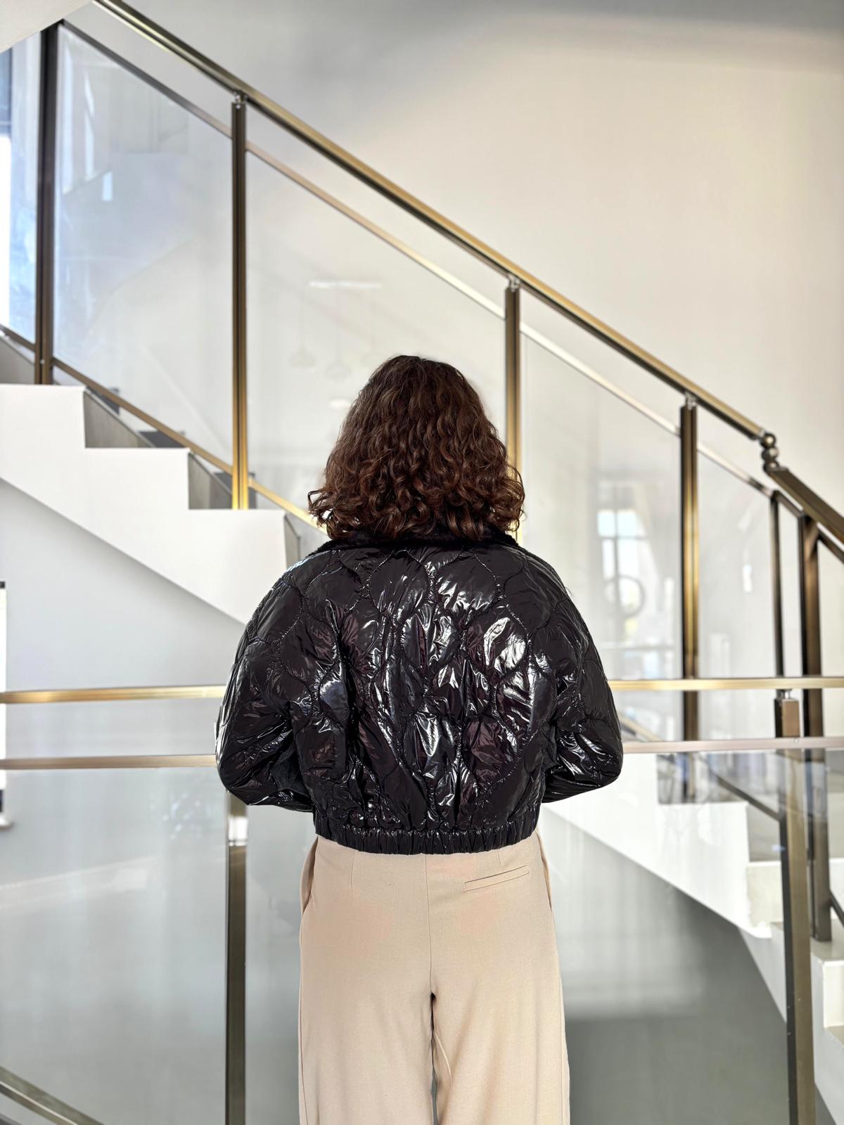 Yakası Kürk Sırtı Kapitone Detaylı Kot Ceket