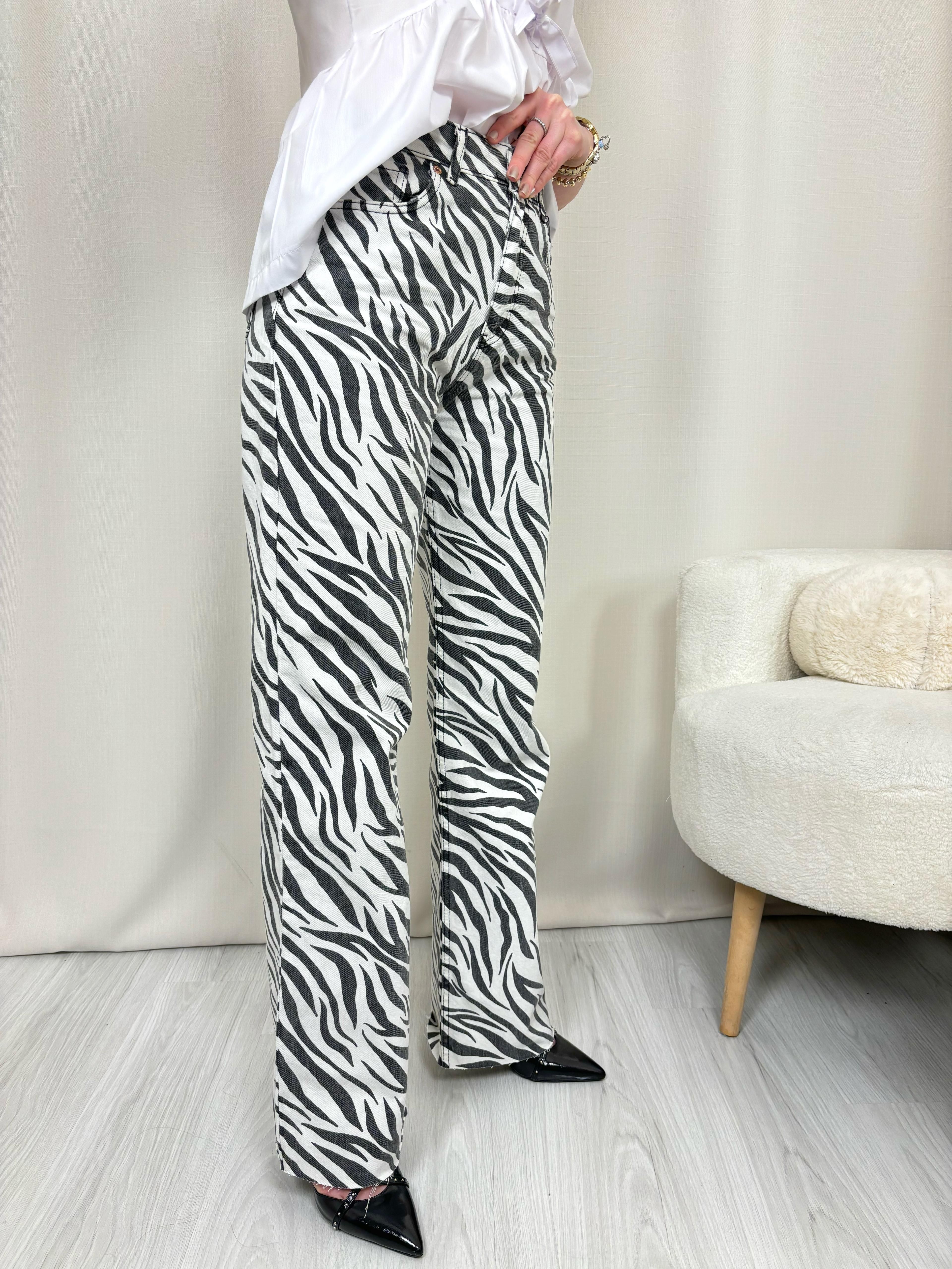 Zebra Desen Paçası Kesik Jean