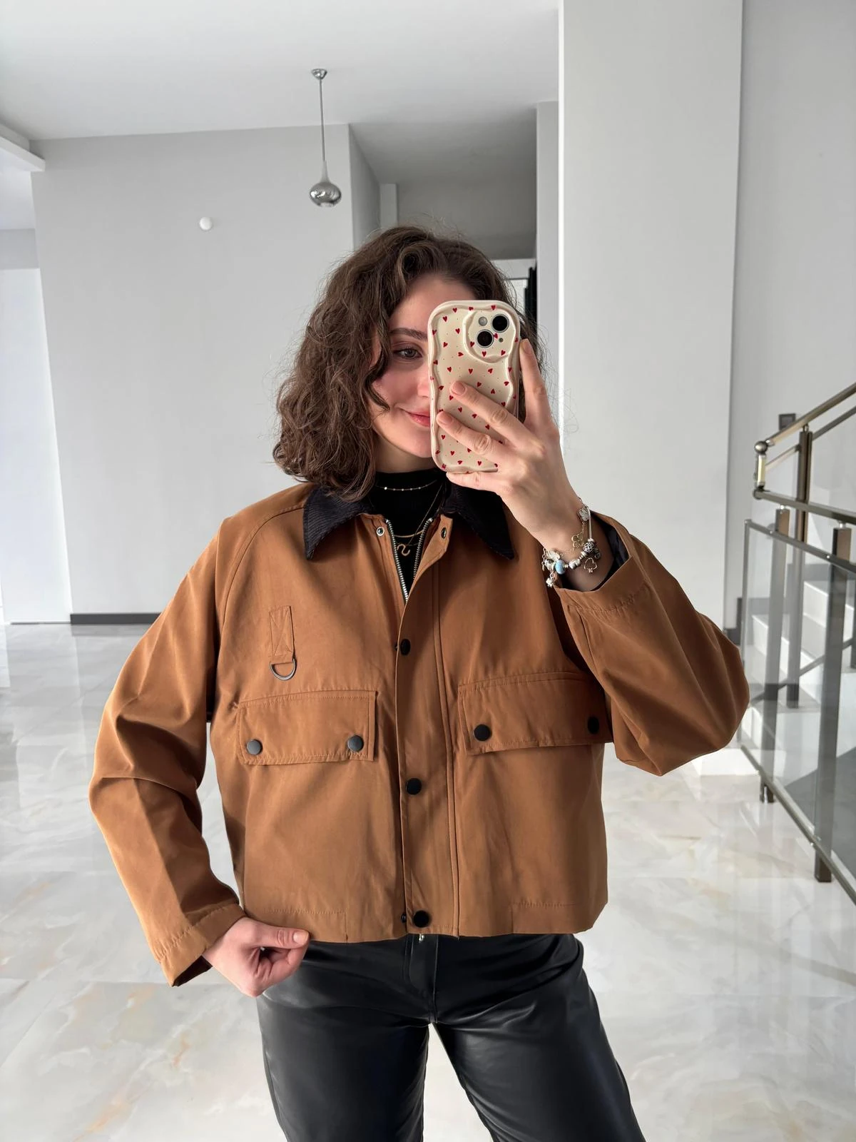 Marka  Model Kadife Yaka Trenç