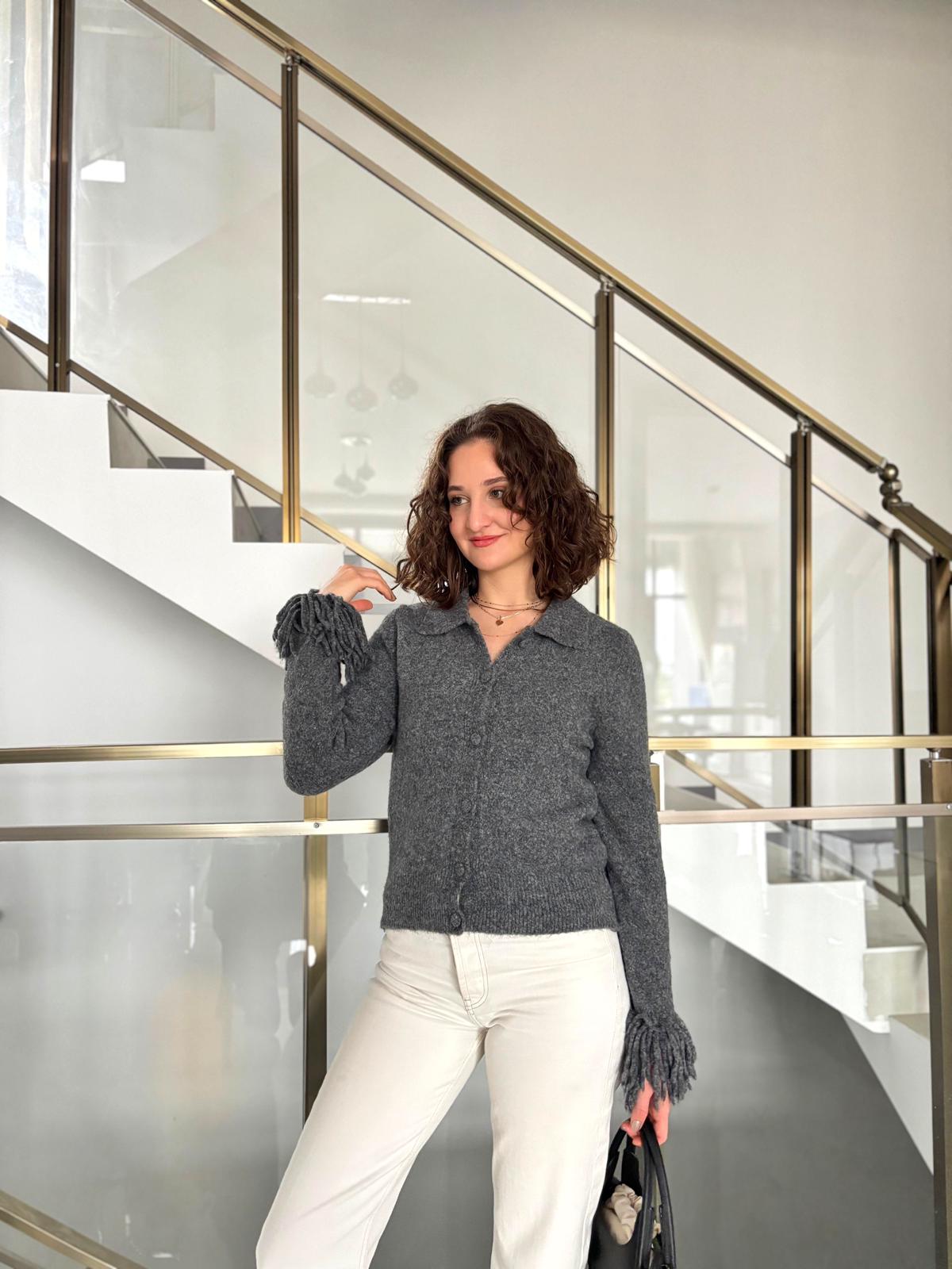 Kol Uçları Püskül Detaylı Yumoş Hırka - GRİ