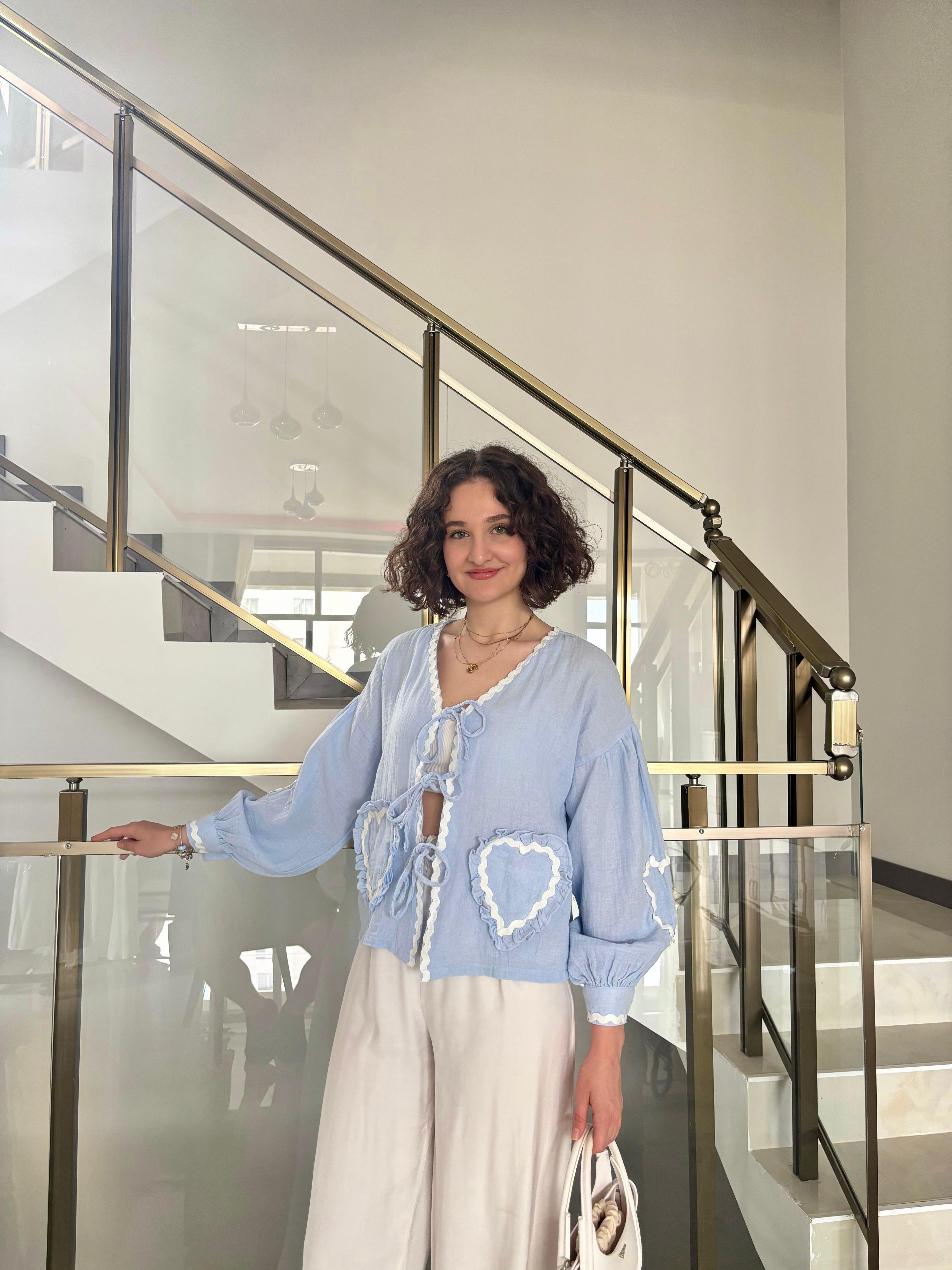 Kalp İşlemeli Pinterest Bluz