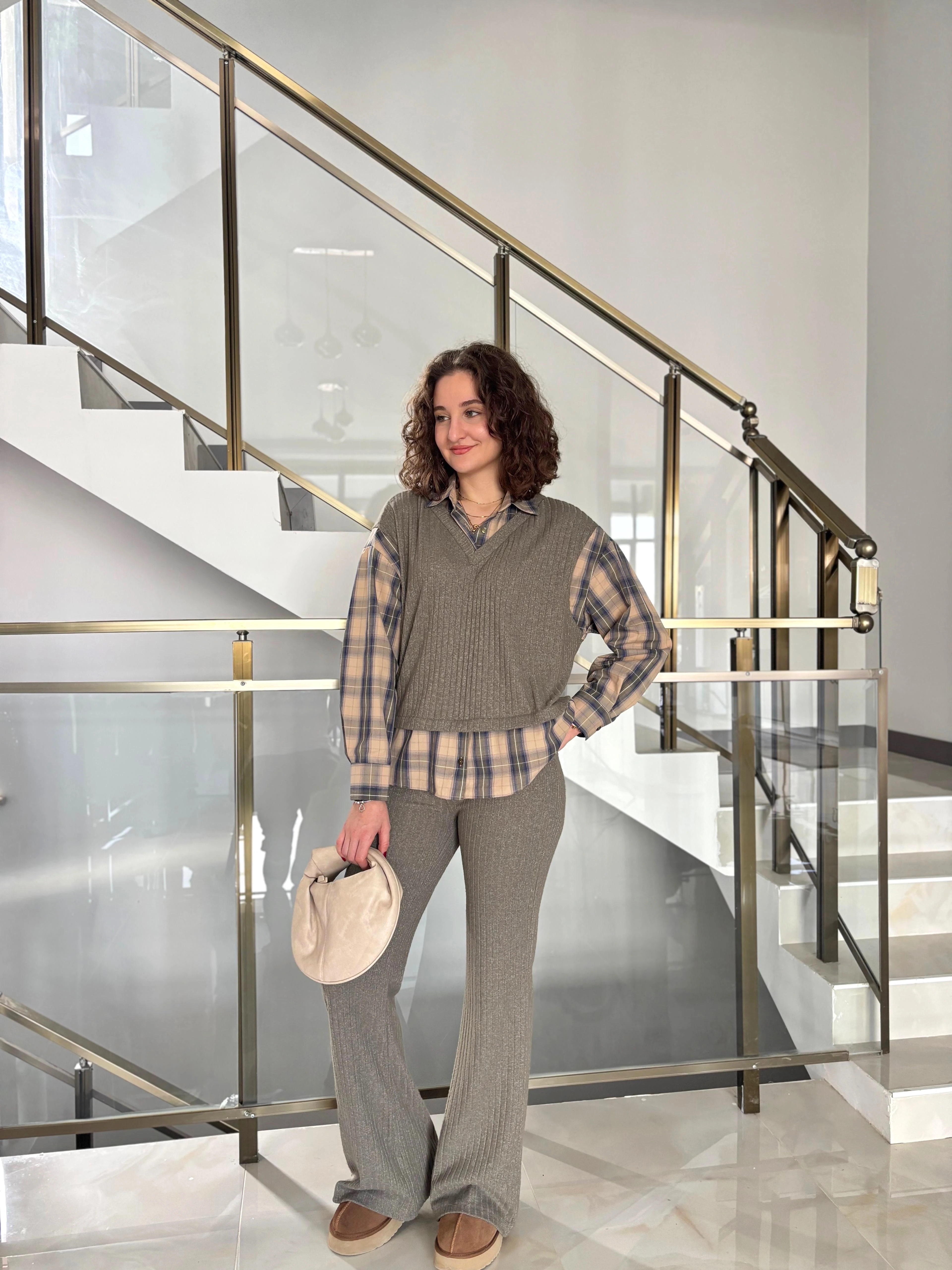 Gömlek Detaylı Triko Pantolon Takım