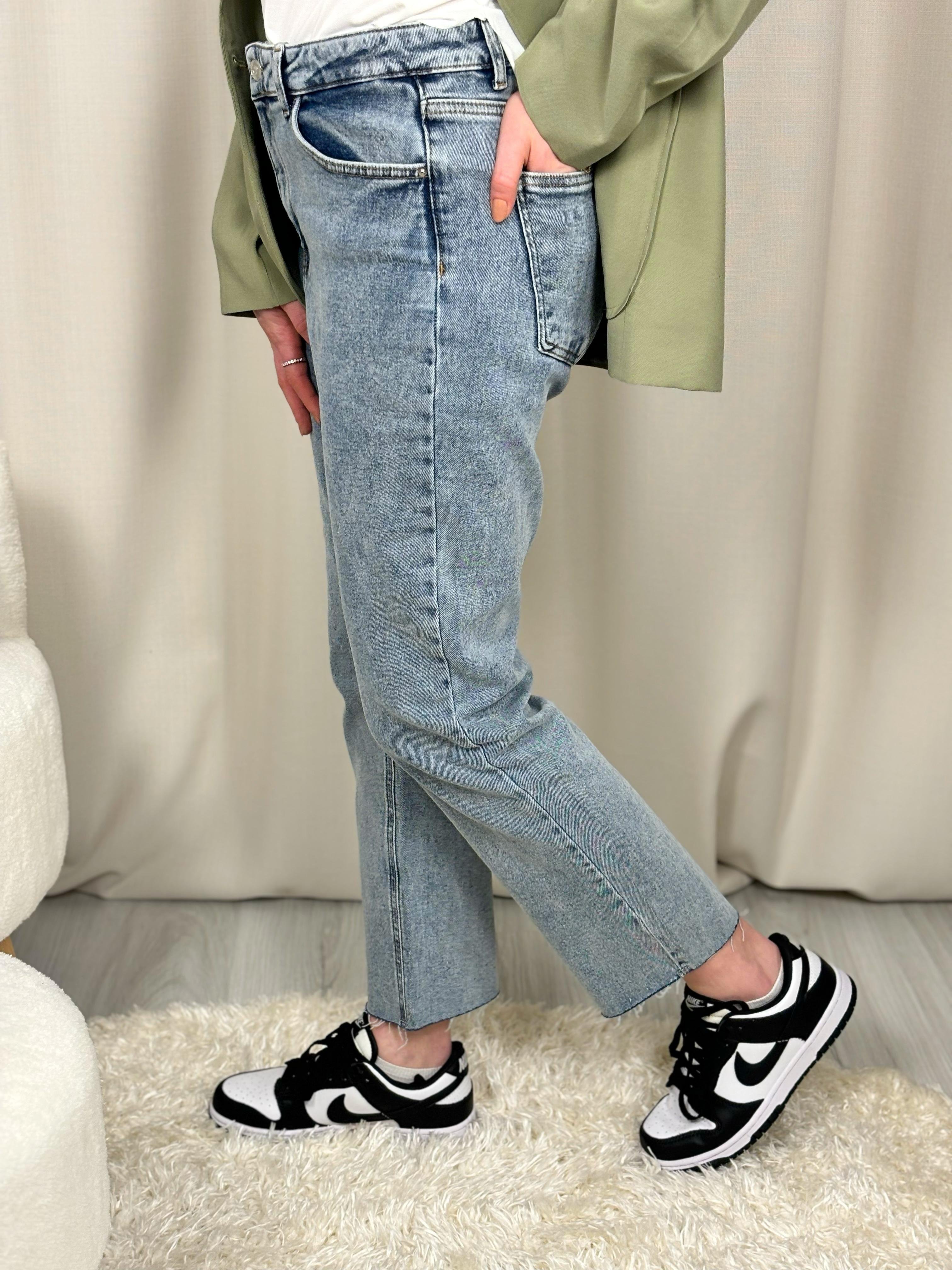 Kesik Paça Straight Jean