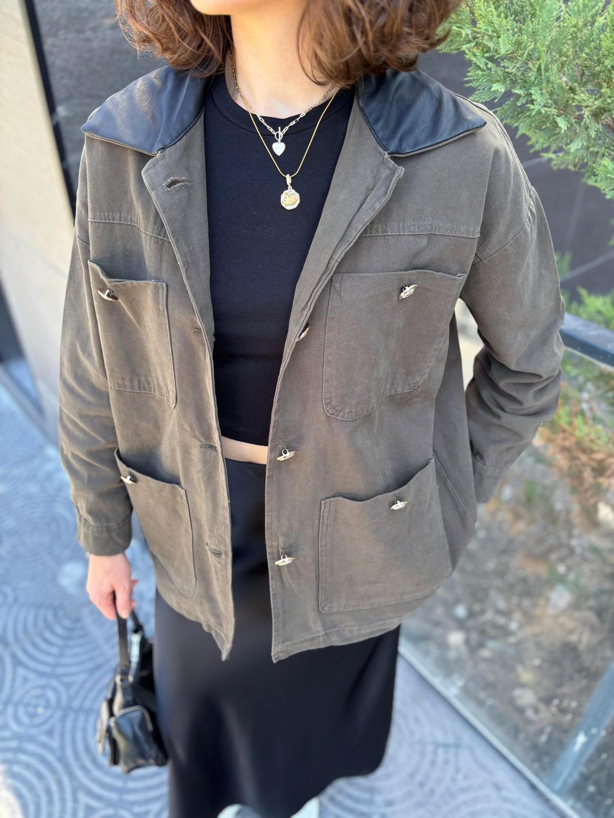 Yakası Deri Detaylı Gabardin Ceket
