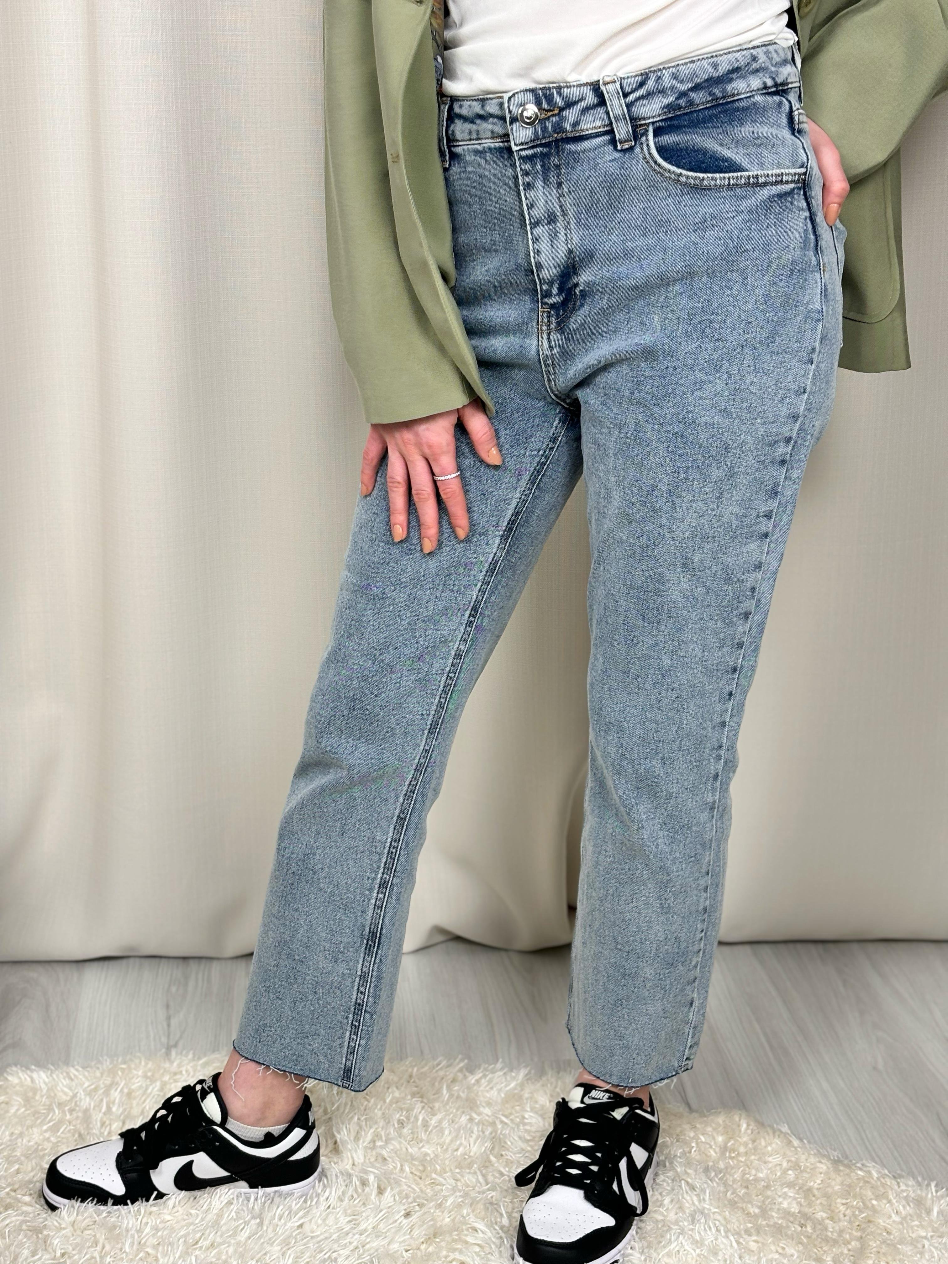 Kesik Paça Straight Jean