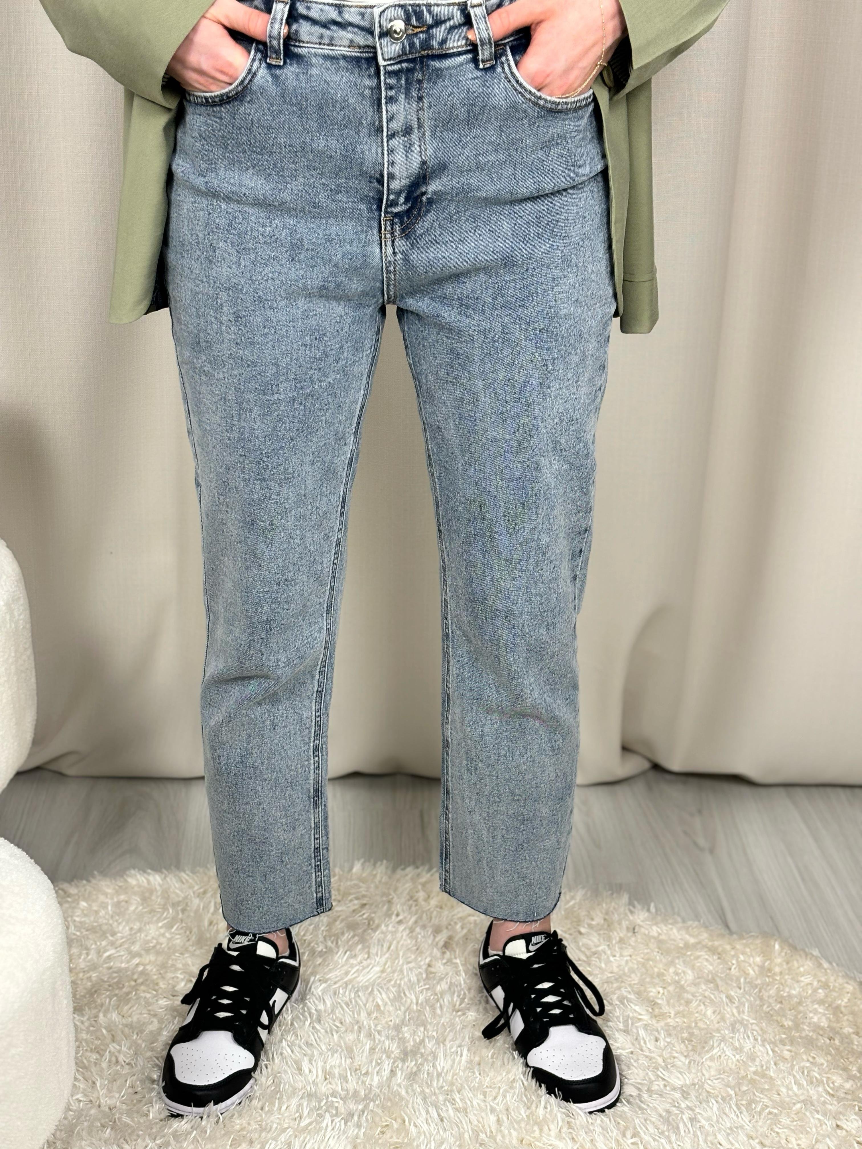 Kesik Paça Straight Jean