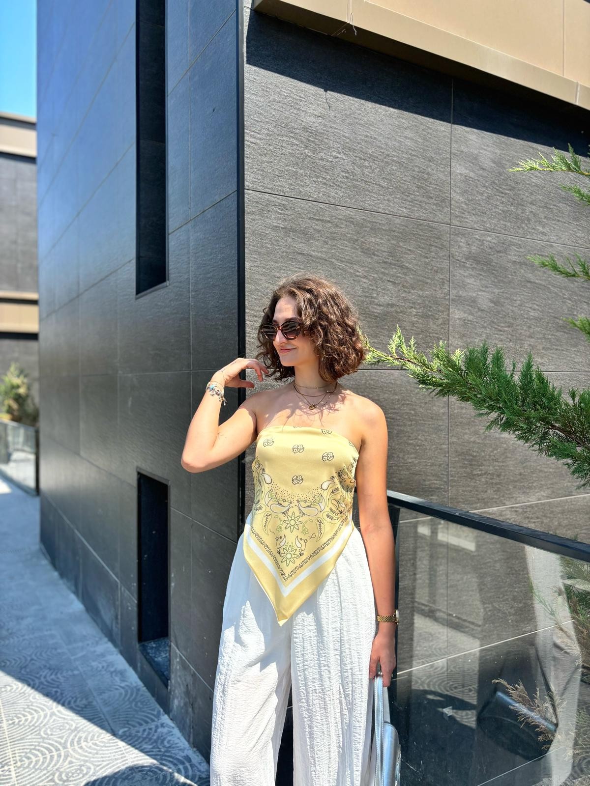 Desenli Saten Sırt Bağlamalı Bluz - Sarı