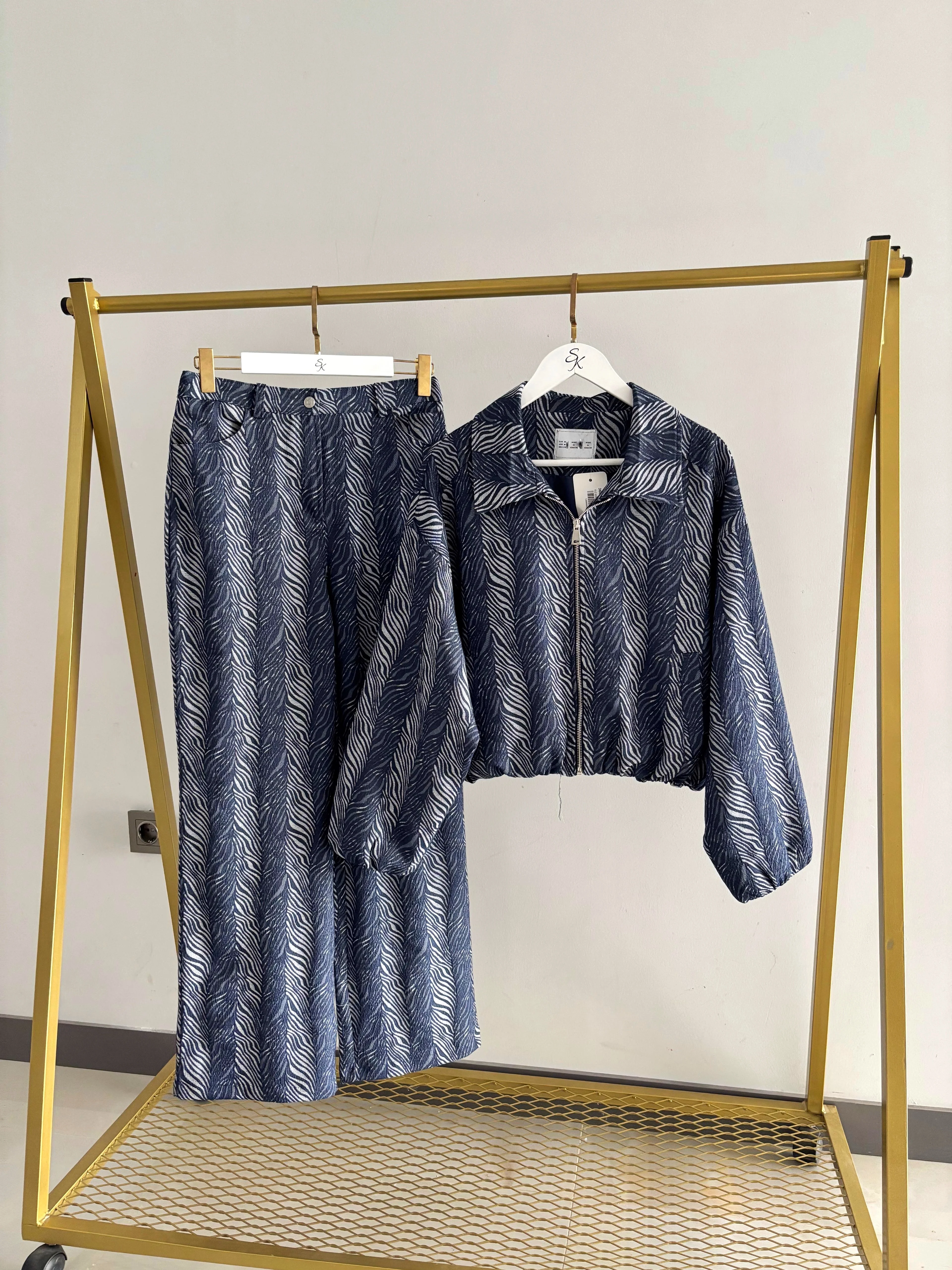 Mavi Desenli Bomber Tasarım Takım