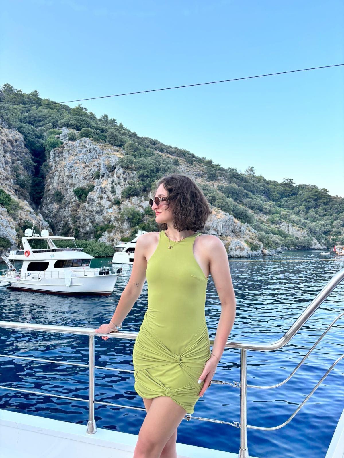 Vücudu Saran Düğüm Detaylı Mini Elbise