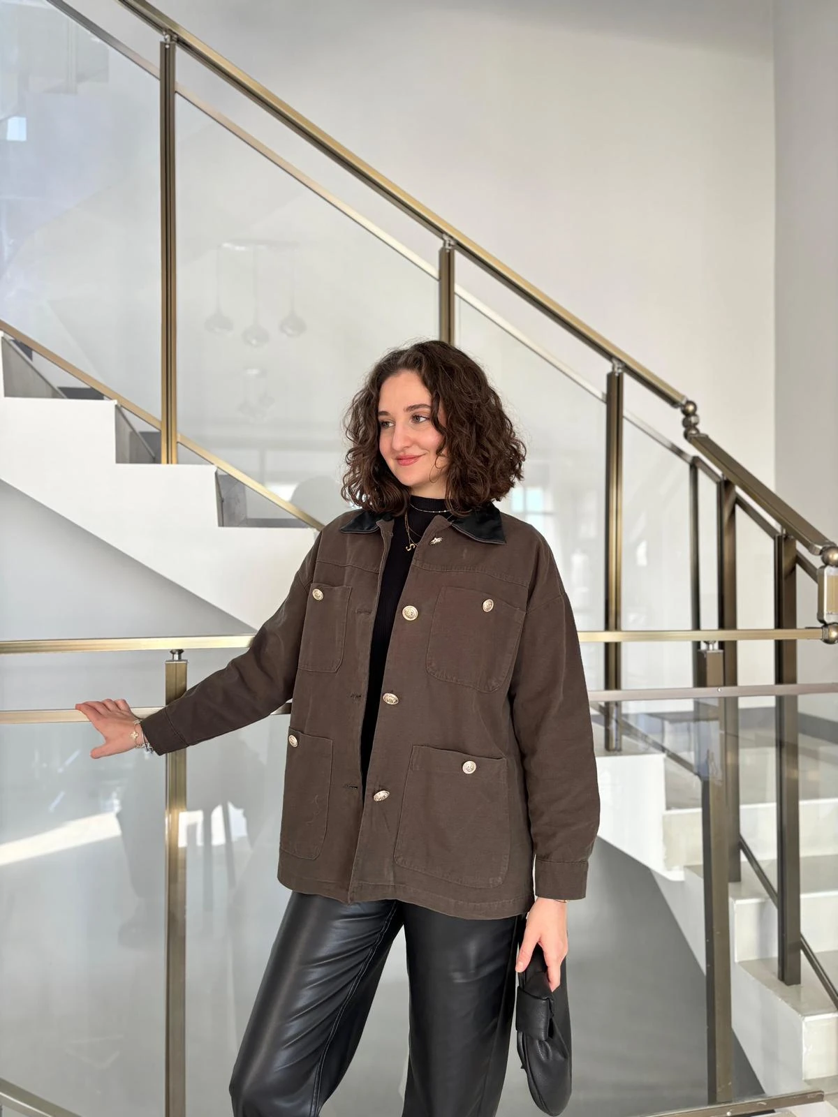 Yakası Deri Detaylı Gabardin Ceket