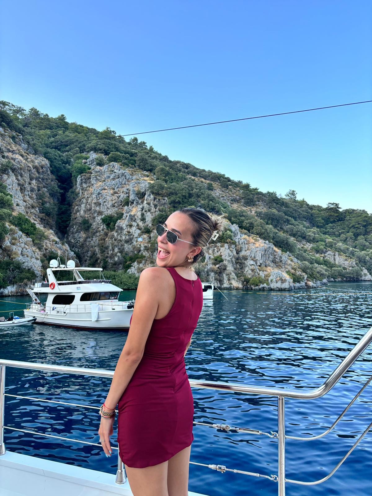 Vücudu Saran Düğüm Detaylı Mini Elbise