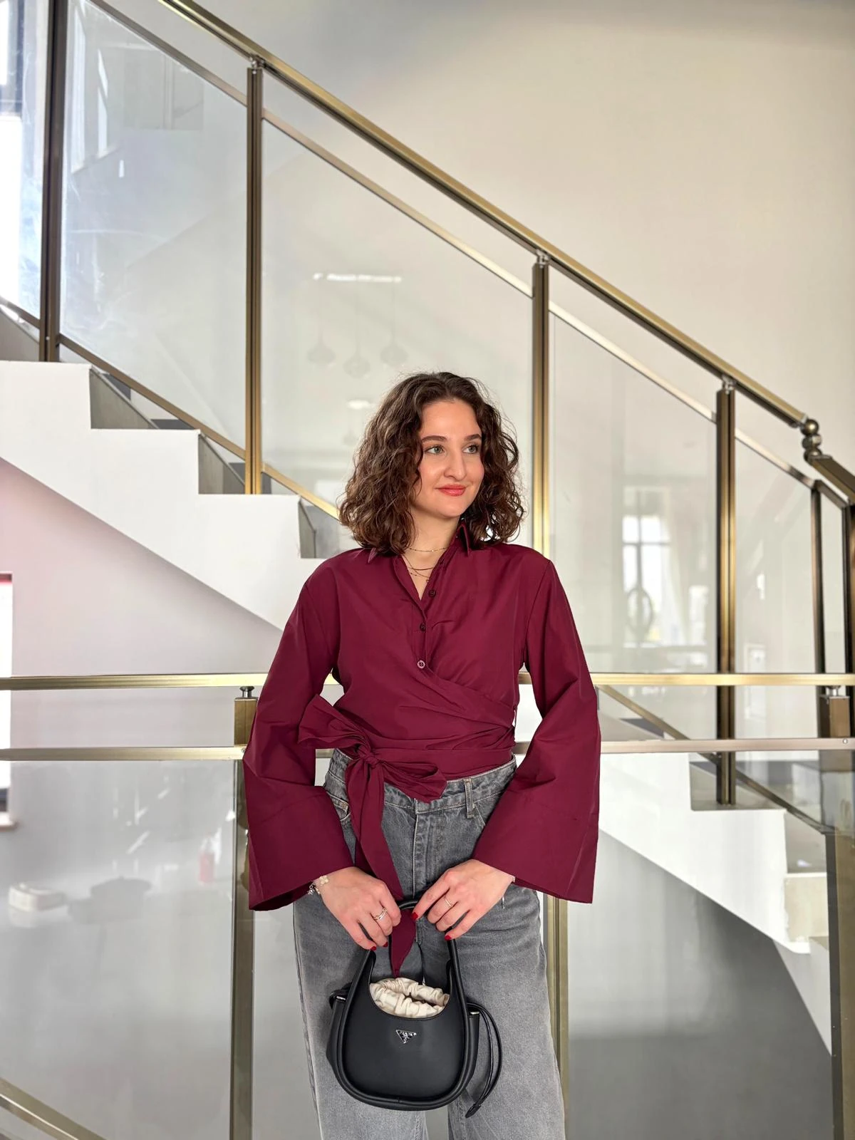 Geniş Kol Bağlama Detaylı Gömlek