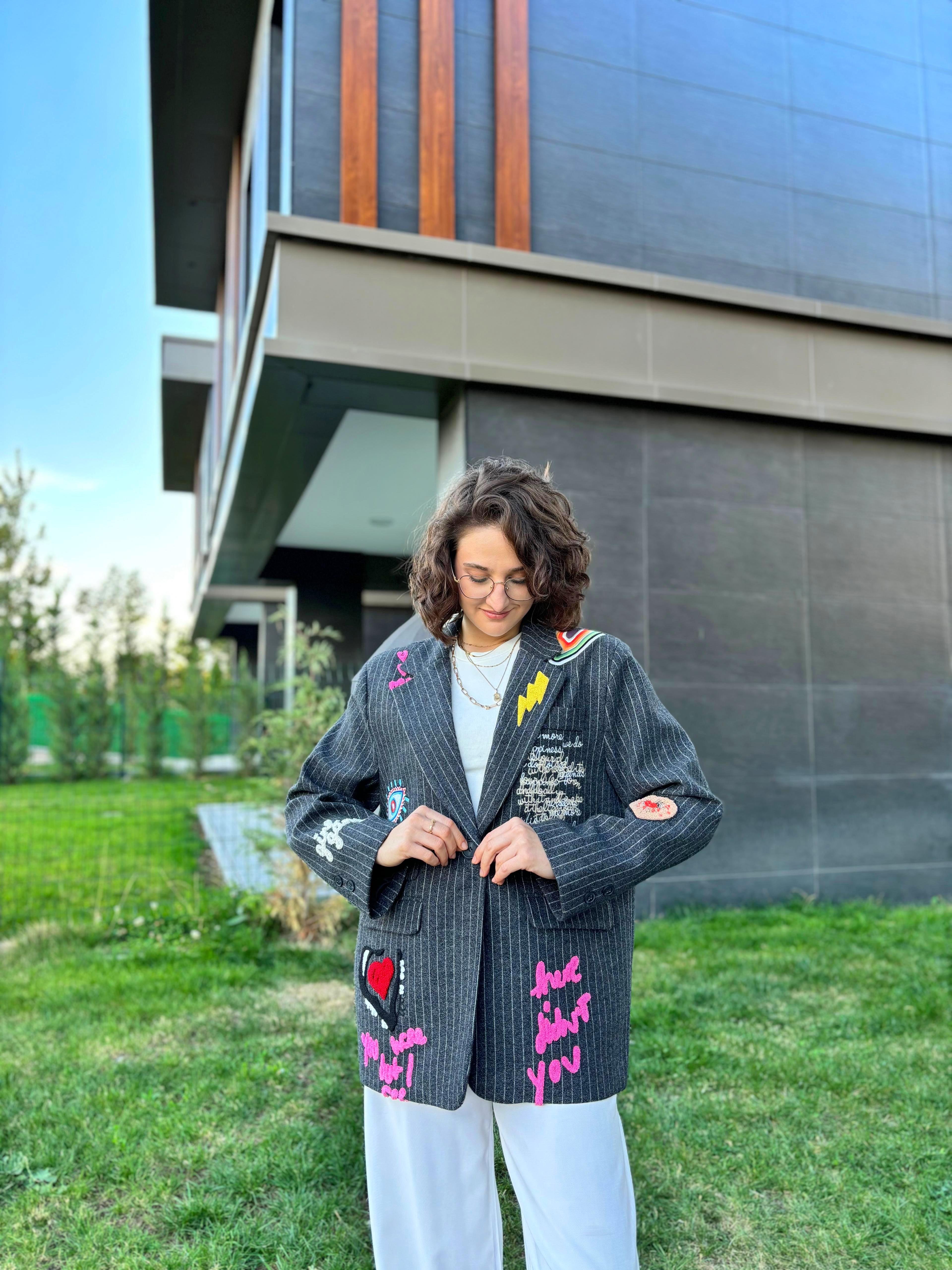 Renkli Nakış Detaylı Kaşe Blazer Ceket