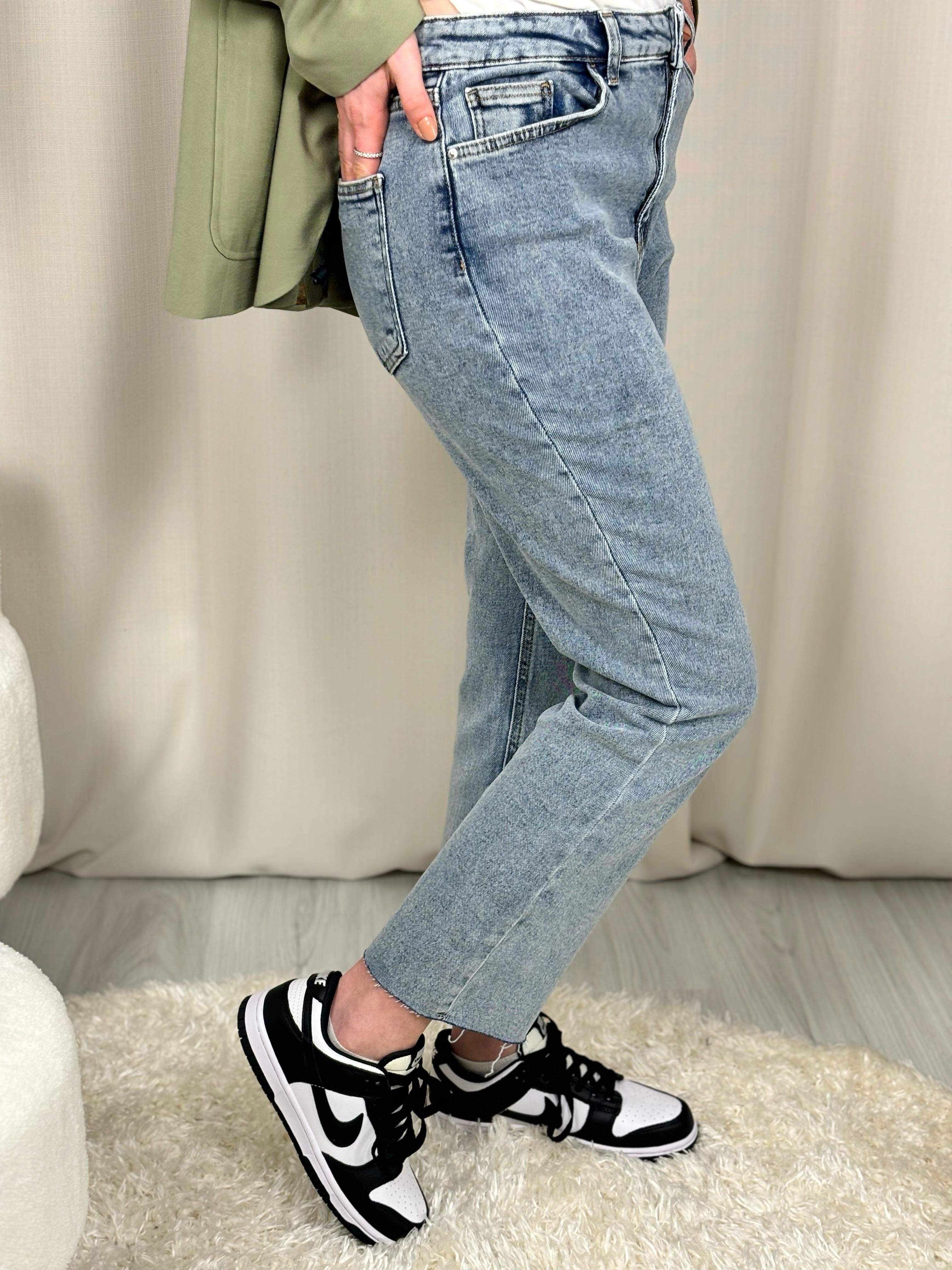 Kesik Paça Straight Jean