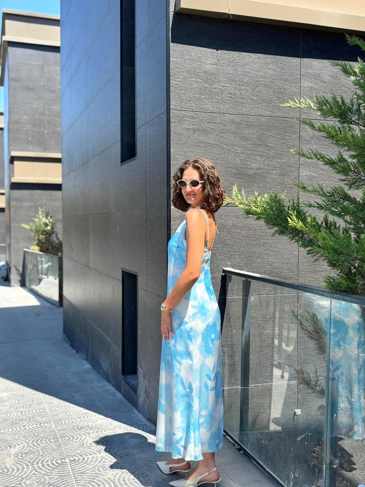 İnce Askılı Çiçekli Saten Elbise