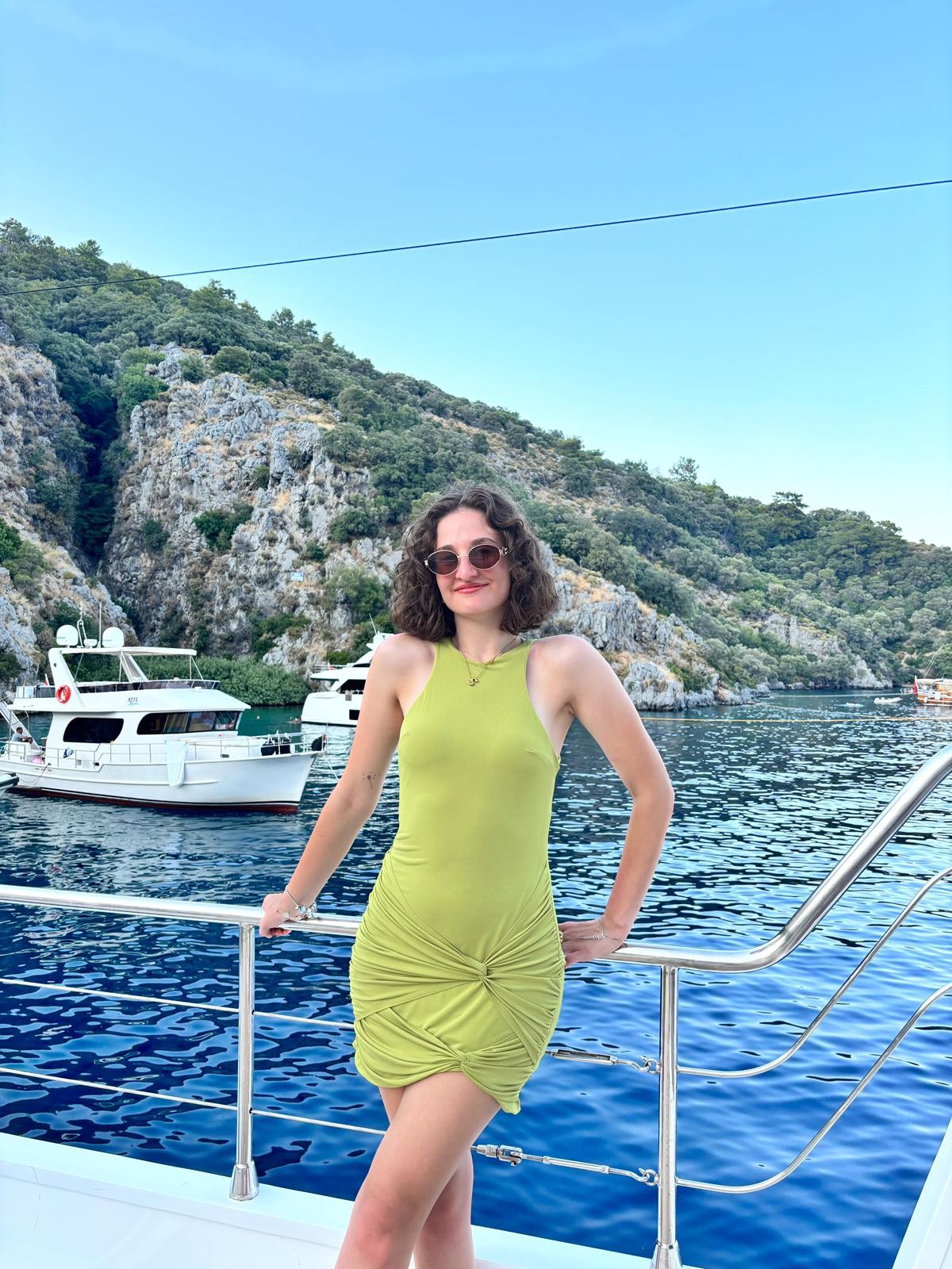 Vücudu Saran Düğüm Detaylı Mini Elbise