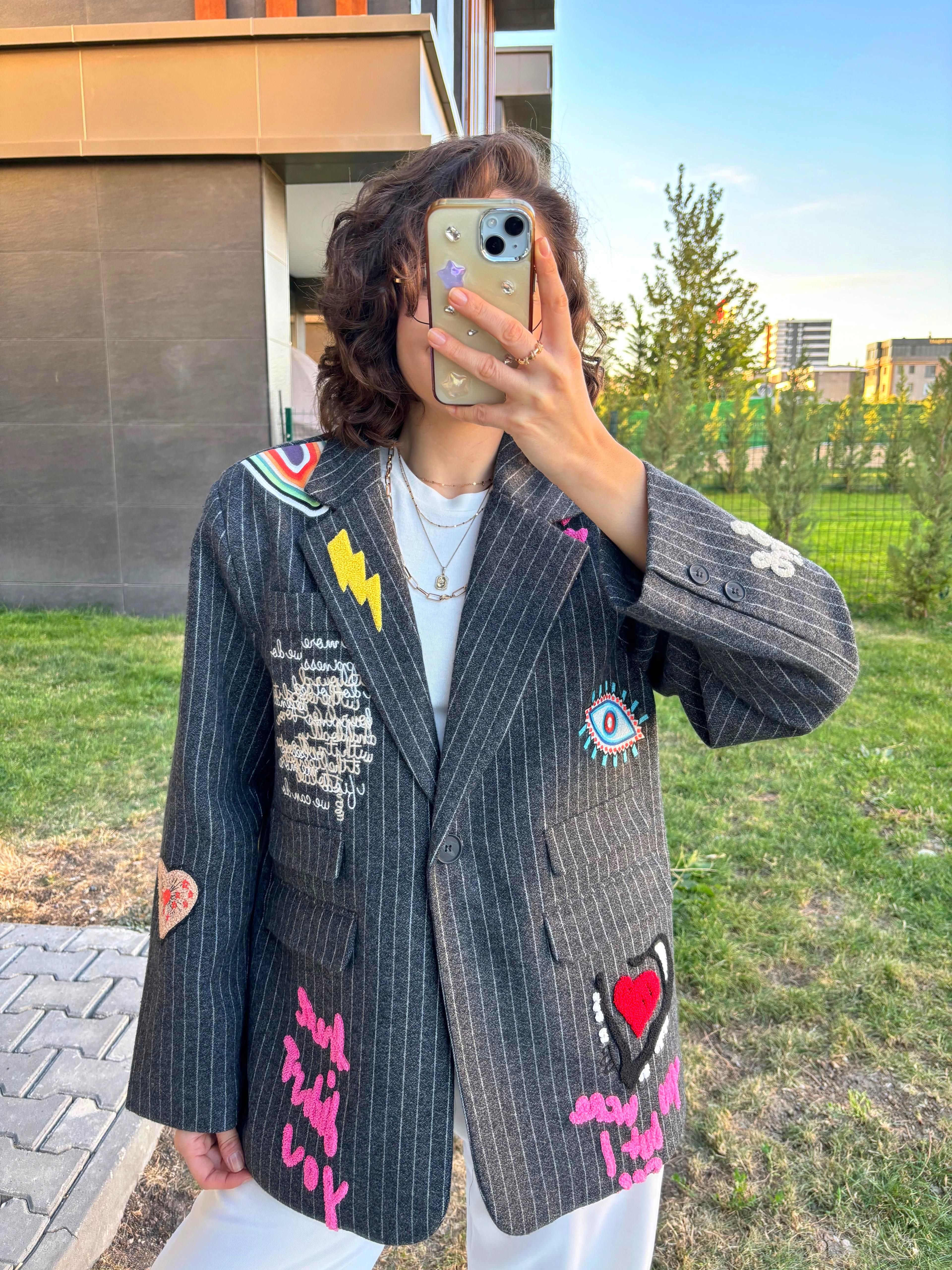 Renkli Nakış Detaylı Kaşe Blazer Ceket