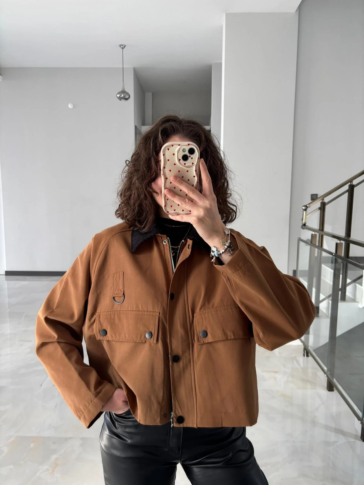 Marka  Model Kadife Yaka Trenç