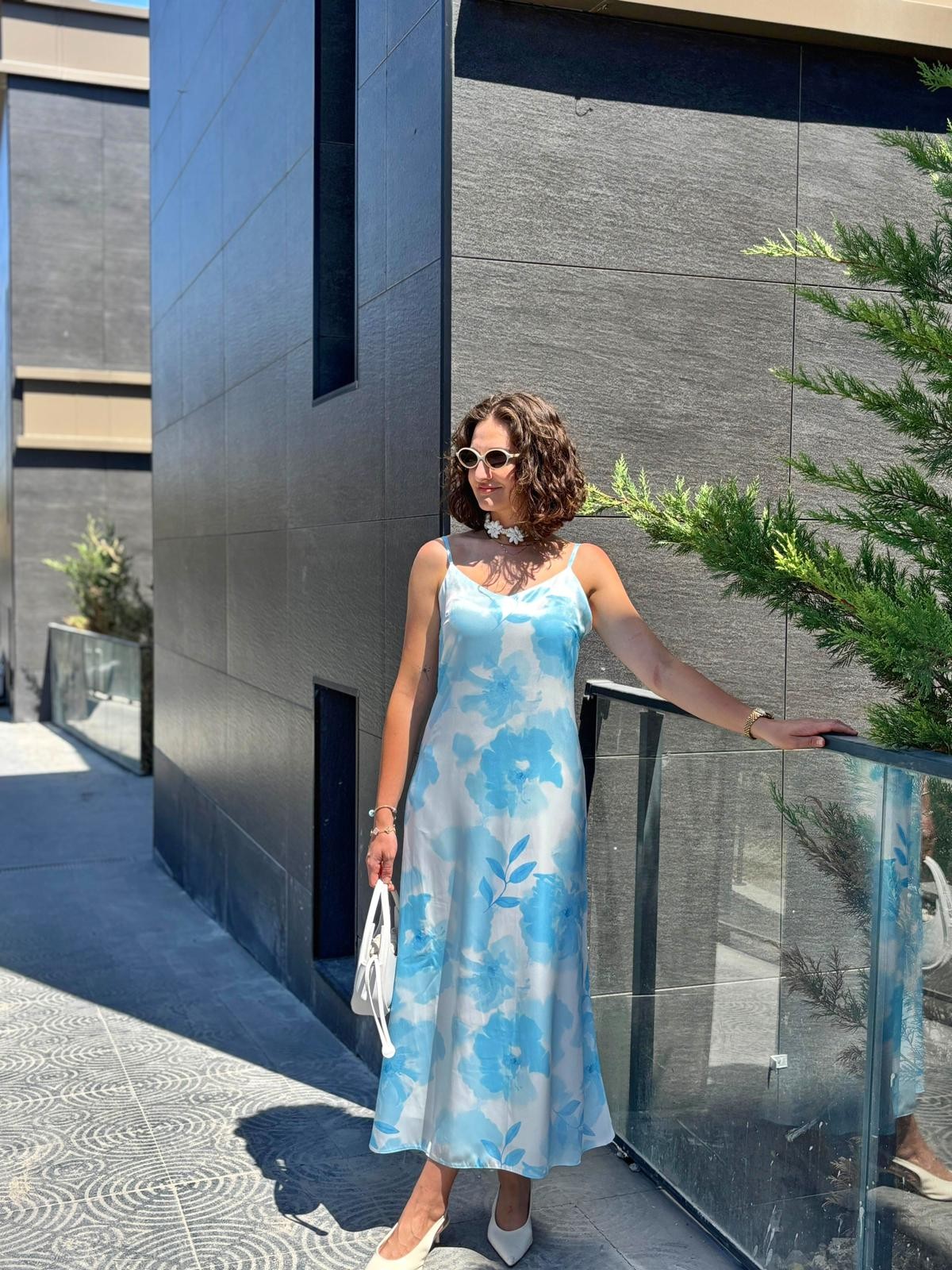 İnce Askılı Çiçekli Saten Elbise