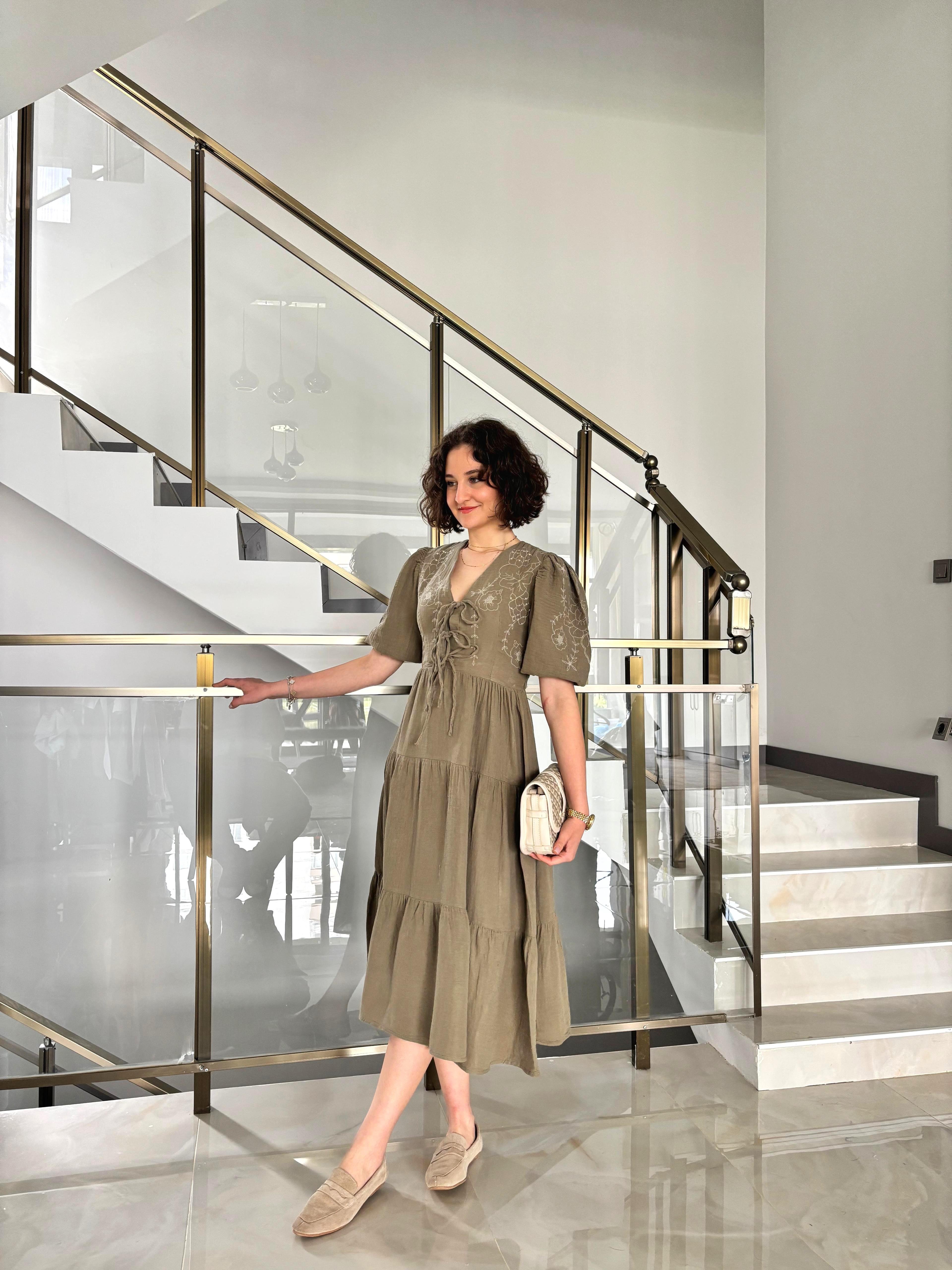 Nakış Detaylı Müslin Elbise