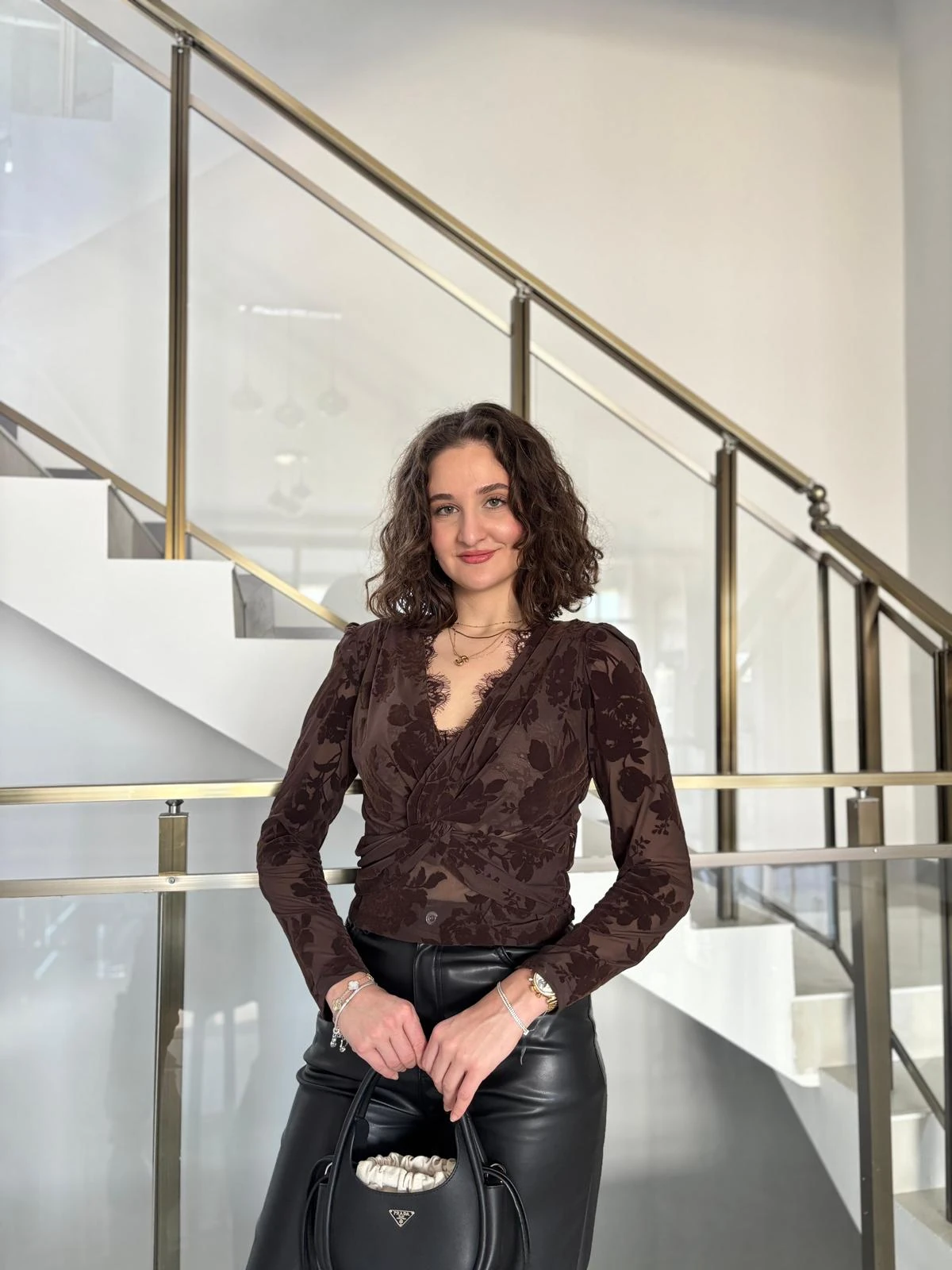 Güpürlü Kruvaze Yaka Kadife Desenli Bluz