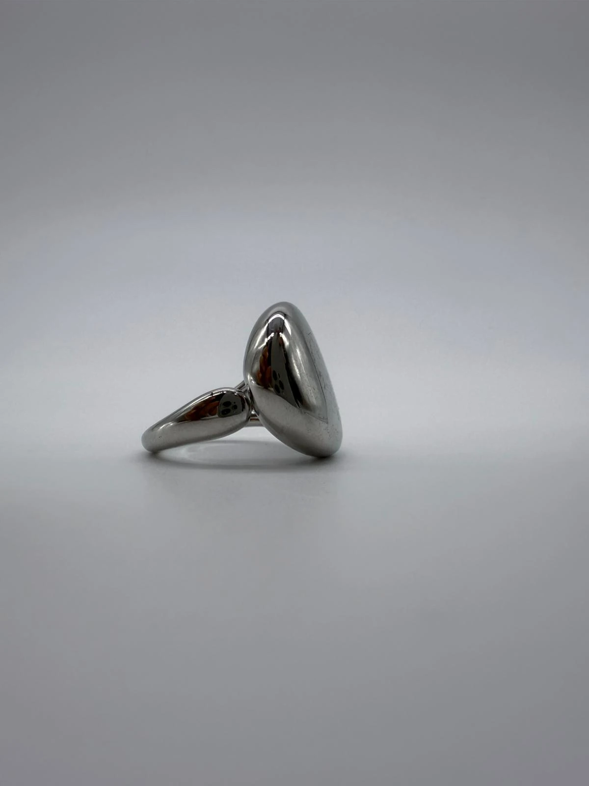 Oval bombeli yüzük