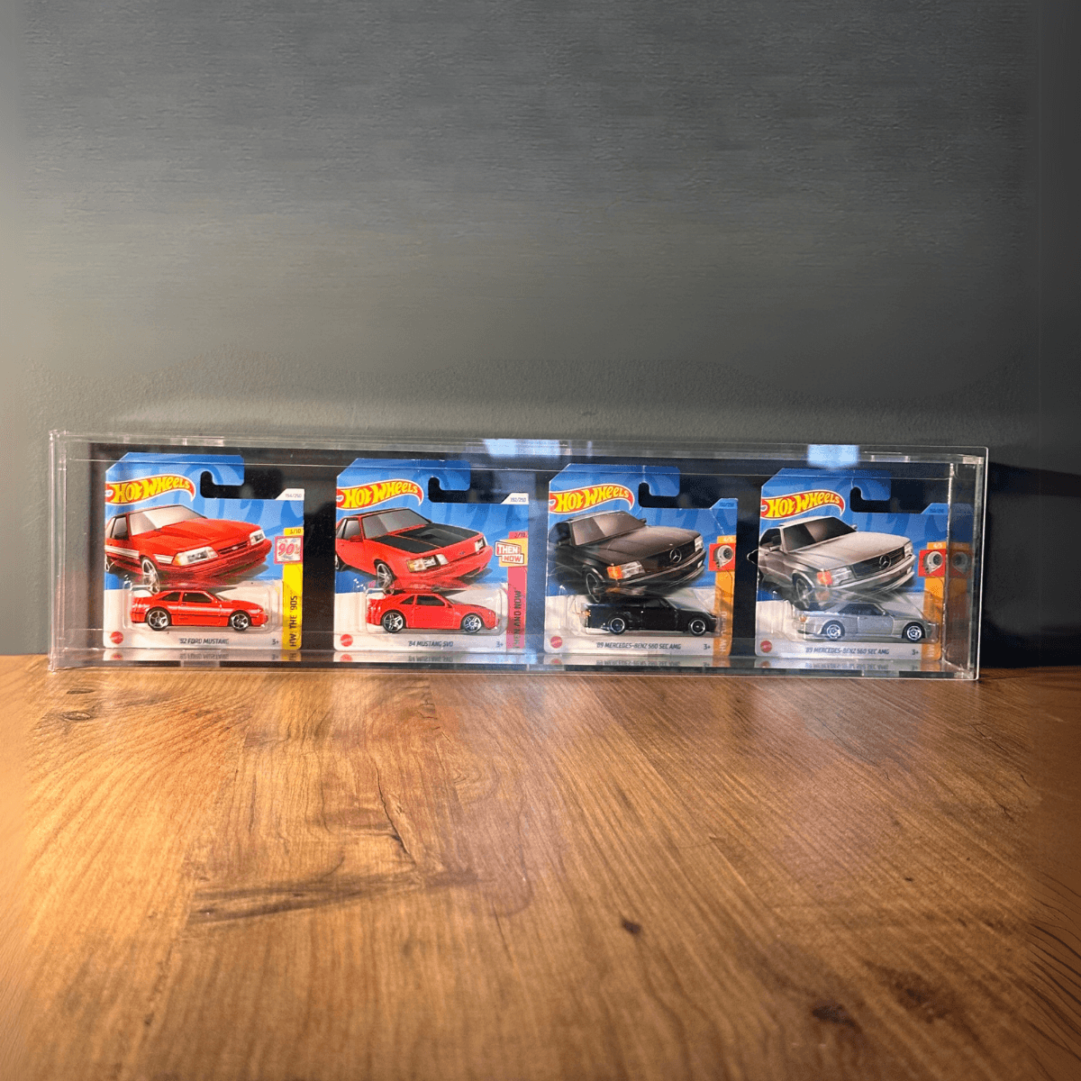 10’lu Kapaklı Pleksi Hot Wheels Diecast Araba Kartonetleri İle Dikey Araç Sergileme Rafı