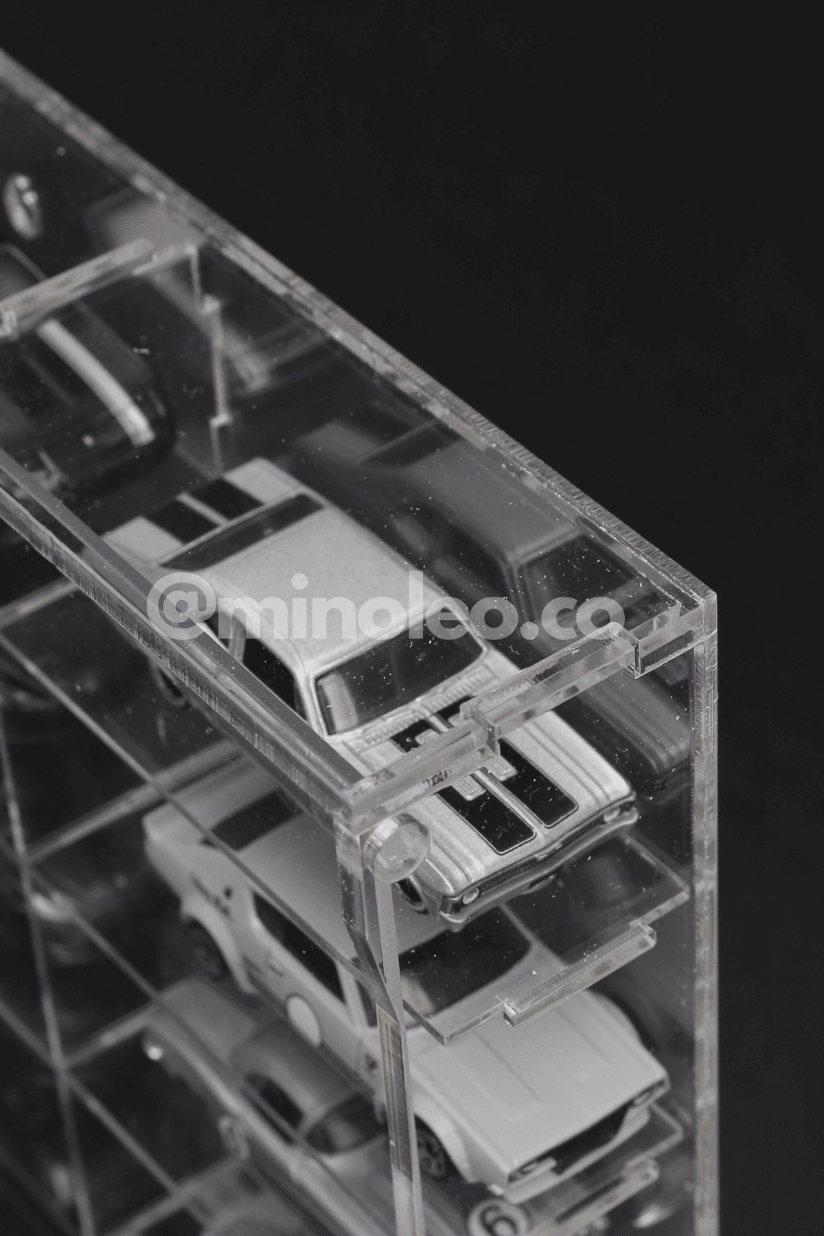 HOT WHEELS KAPAKLI DUVAR RAFI – MİNOLEO 49’LUK EKONOMİK MODEL (3MM ÇERÇEVELİ)