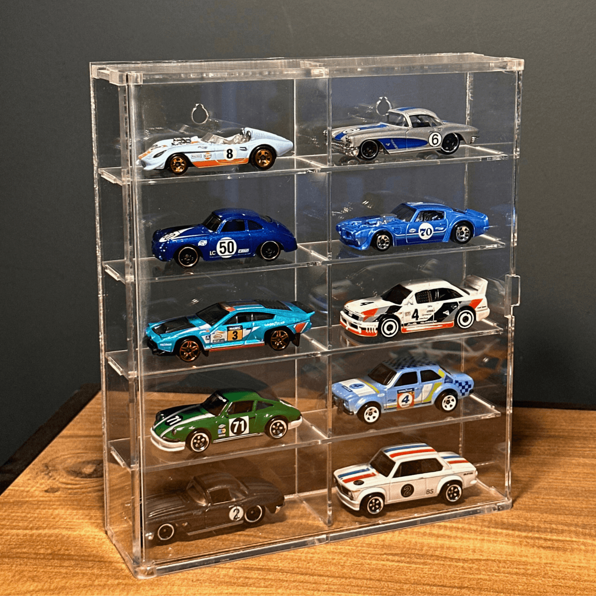 10’lu kapaklı Pleksi raf +10 adet regular Hot wheels