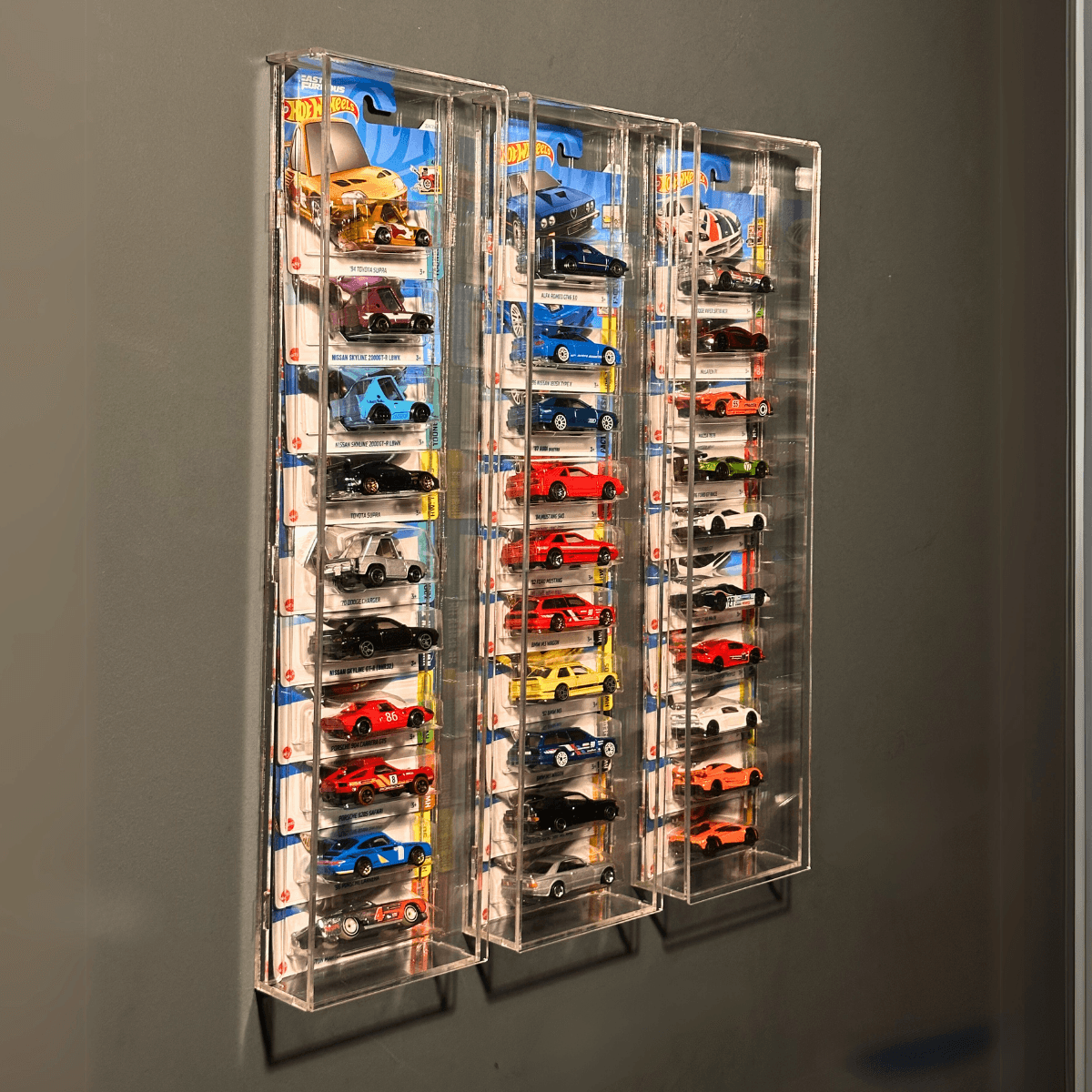 10’lu Kapaklı Pleksi Hot Wheels Diecast Araba Kartonetleri İle Dikey Araç Sergileme Rafı
