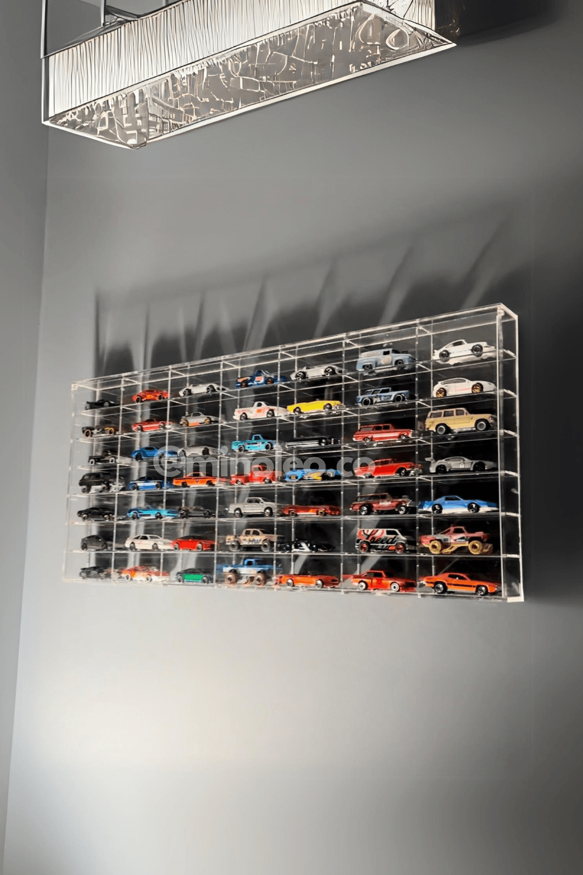 HOT WHEELS KAPAKLI DUVAR RAFI – MİNOLEO 49’LUK EKONOMİK MODEL (3MM ÇERÇEVELİ)