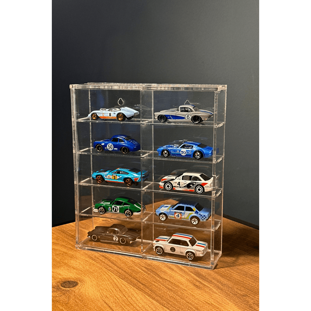 10’lu kapaklı Pleksi raf +10 adet regular Hot wheels