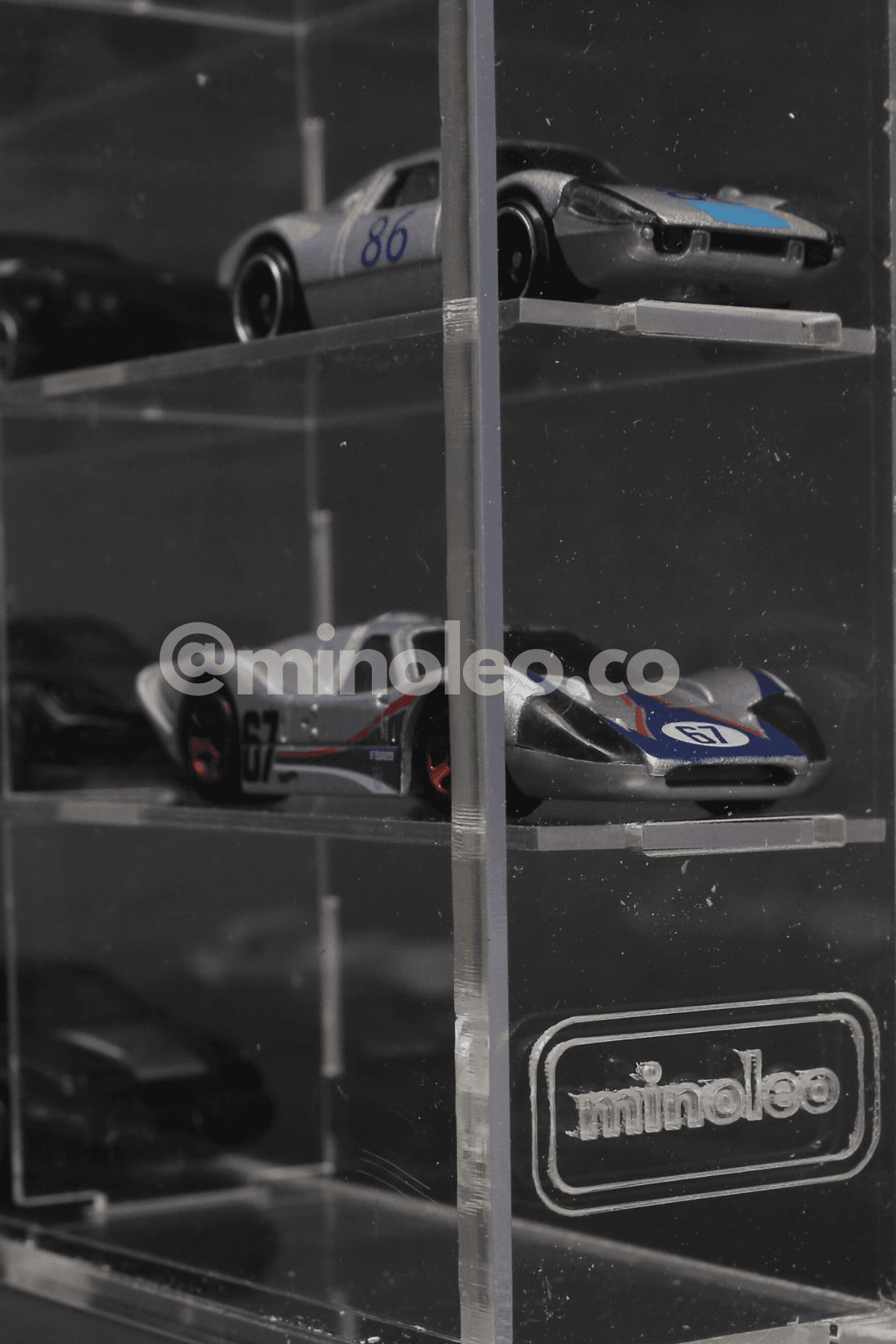 HOT WHEELS KAPAKLI DUVAR RAFI – MİNOLEO 49’LUK EKONOMİK MODEL (3MM ÇERÇEVELİ)