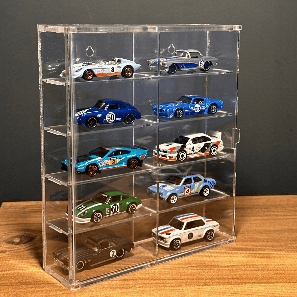 10’lu kapaklı Pleksi raf +10 adet regular Hot wheels