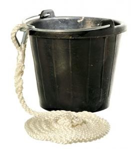 Ağır hizmet tipi kauçuk kova, 8 litre. 3 metre ipli.