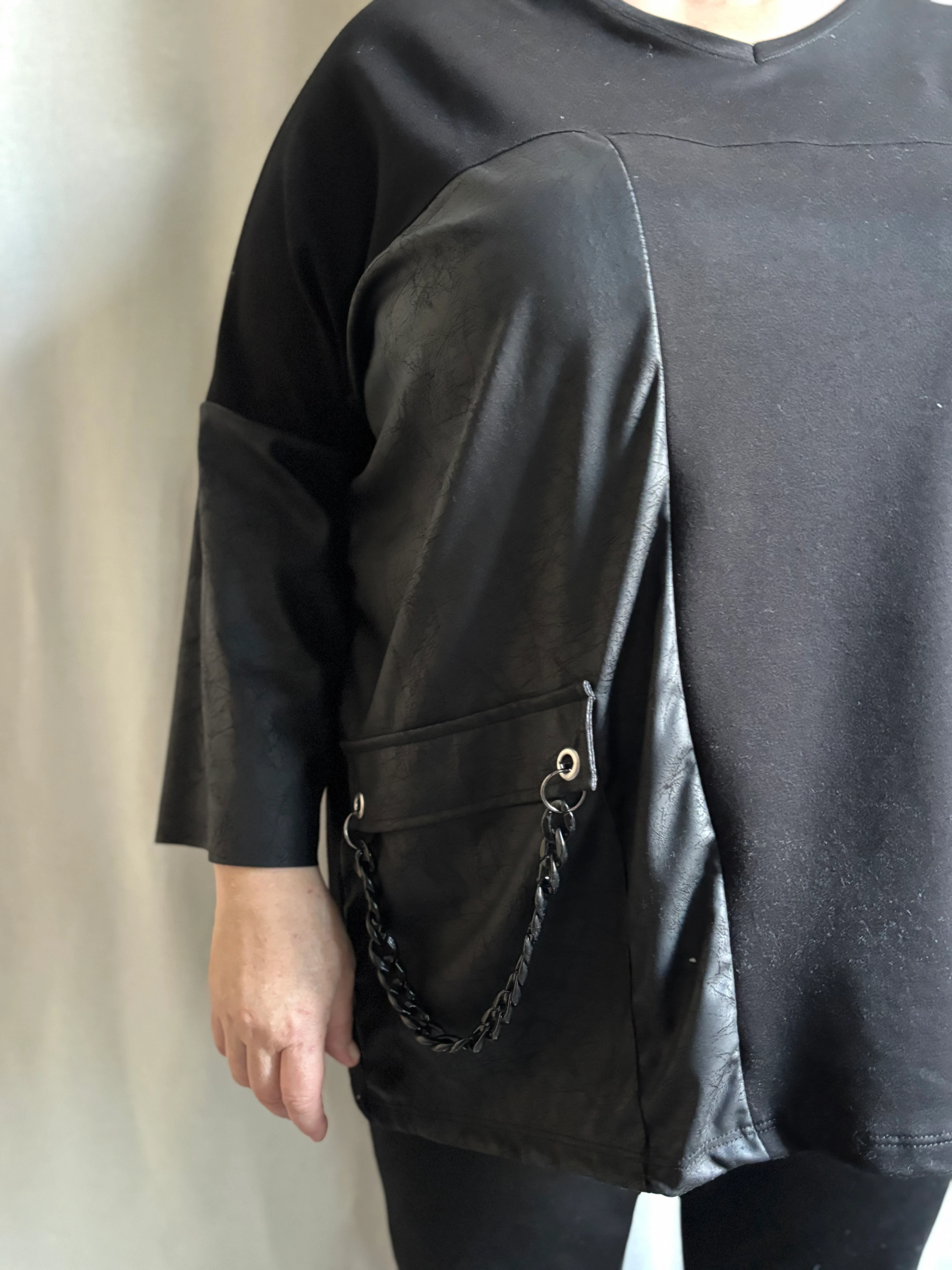 Deri Zincir Cepli Siyah Bluz