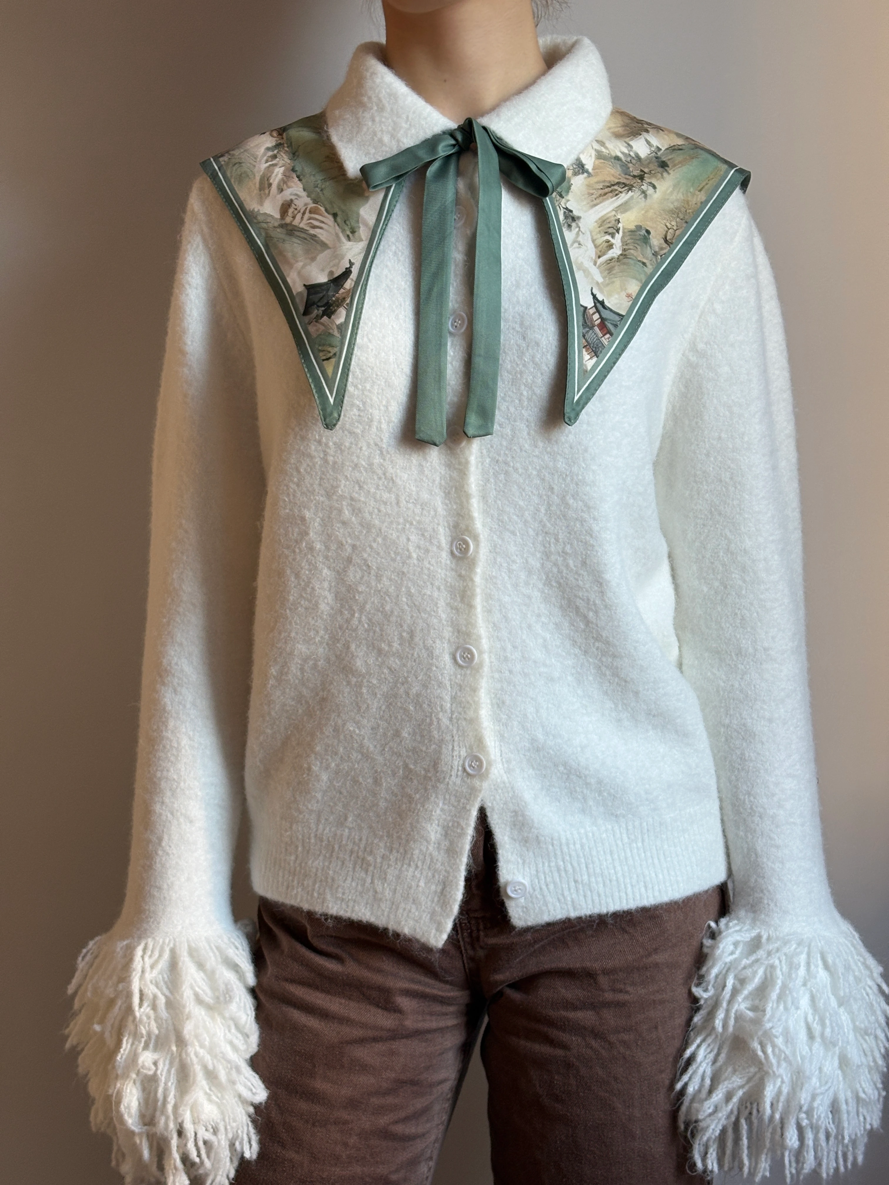 Polo Yaka Püsküllü Düğmeli Triko Hırka