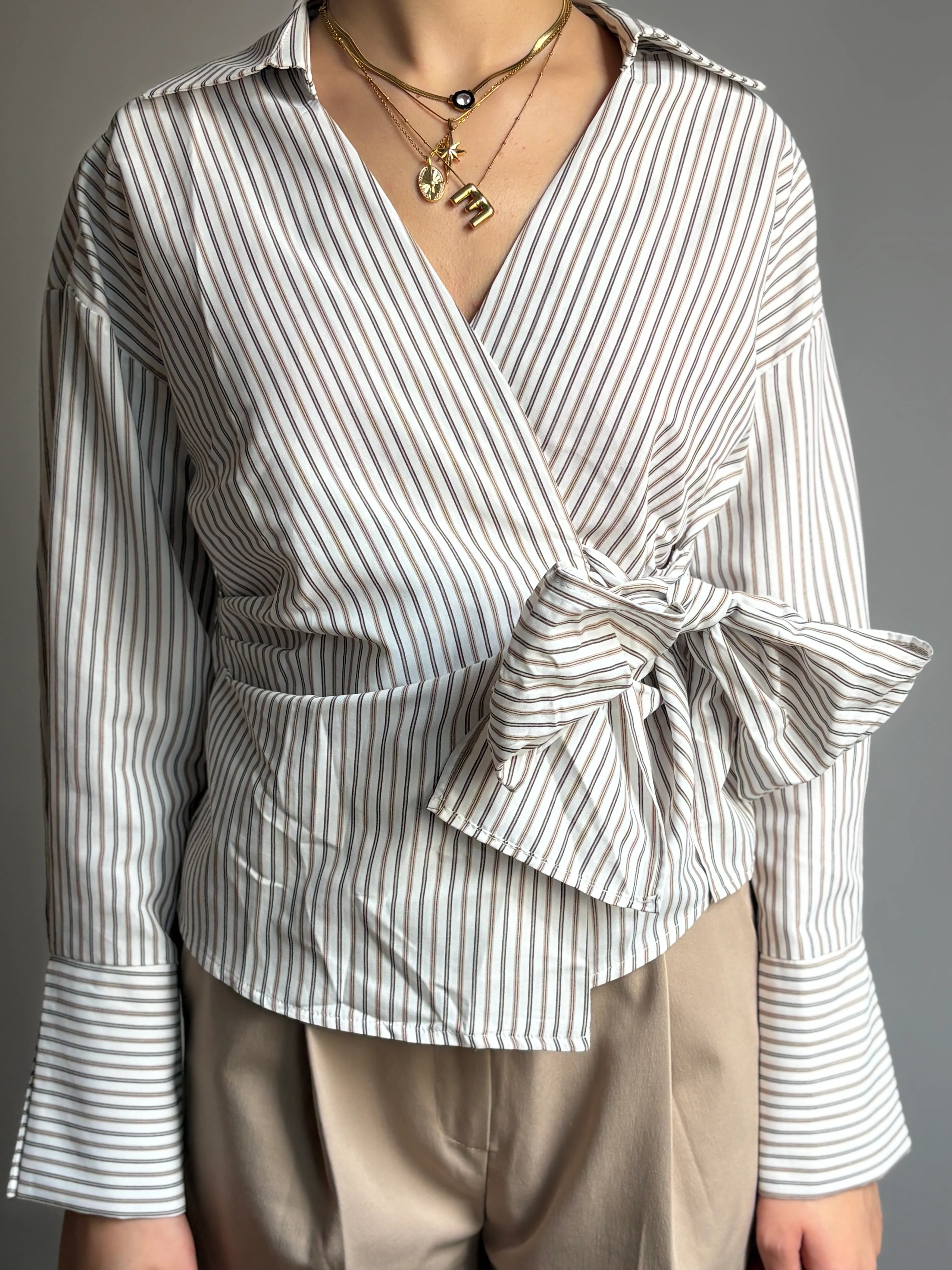  Çizgili Bağlama Detaylı Gömlek