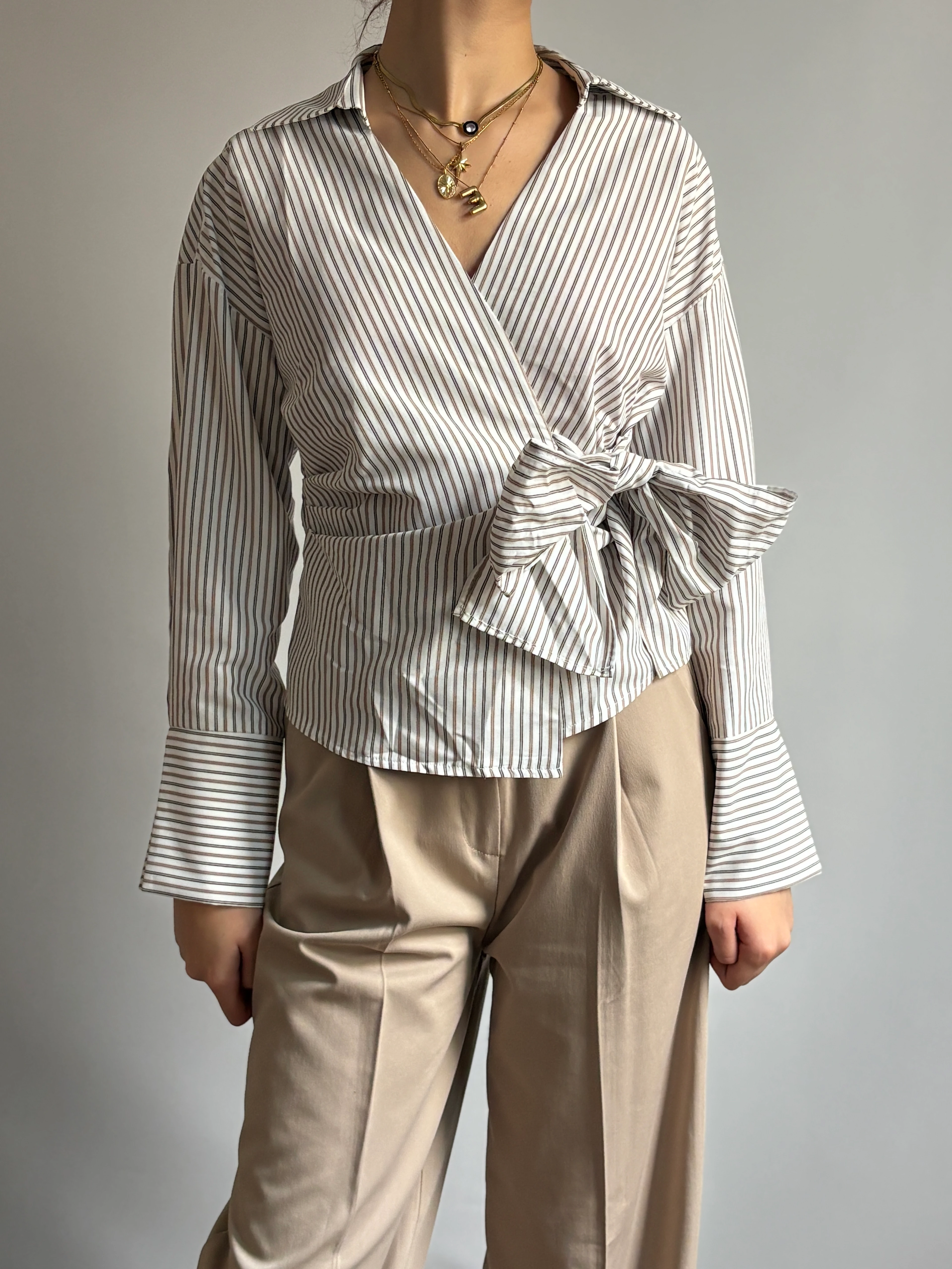  Çizgili Bağlama Detaylı Gömlek
