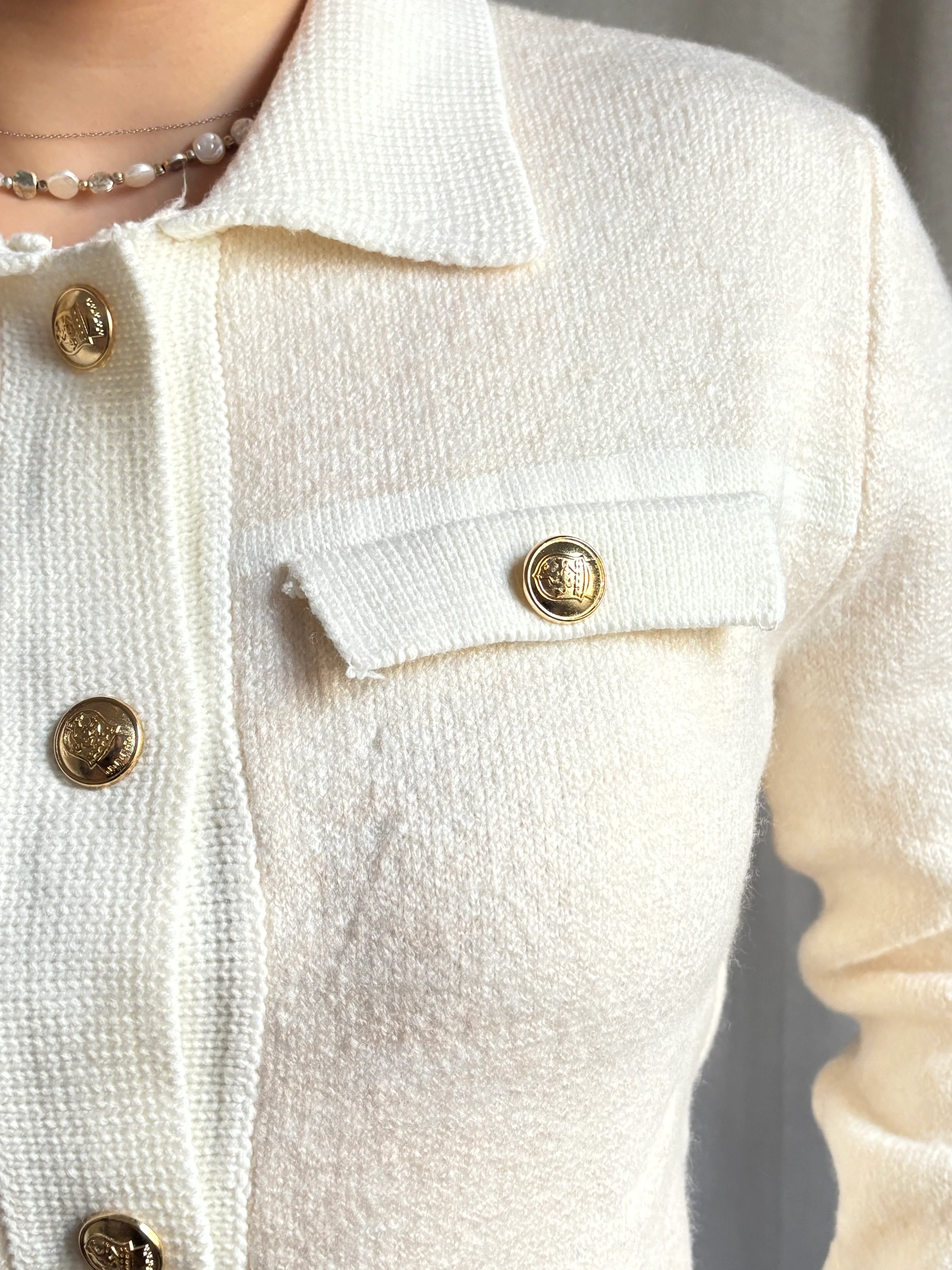 Gold Düğmeli Krem Hırka