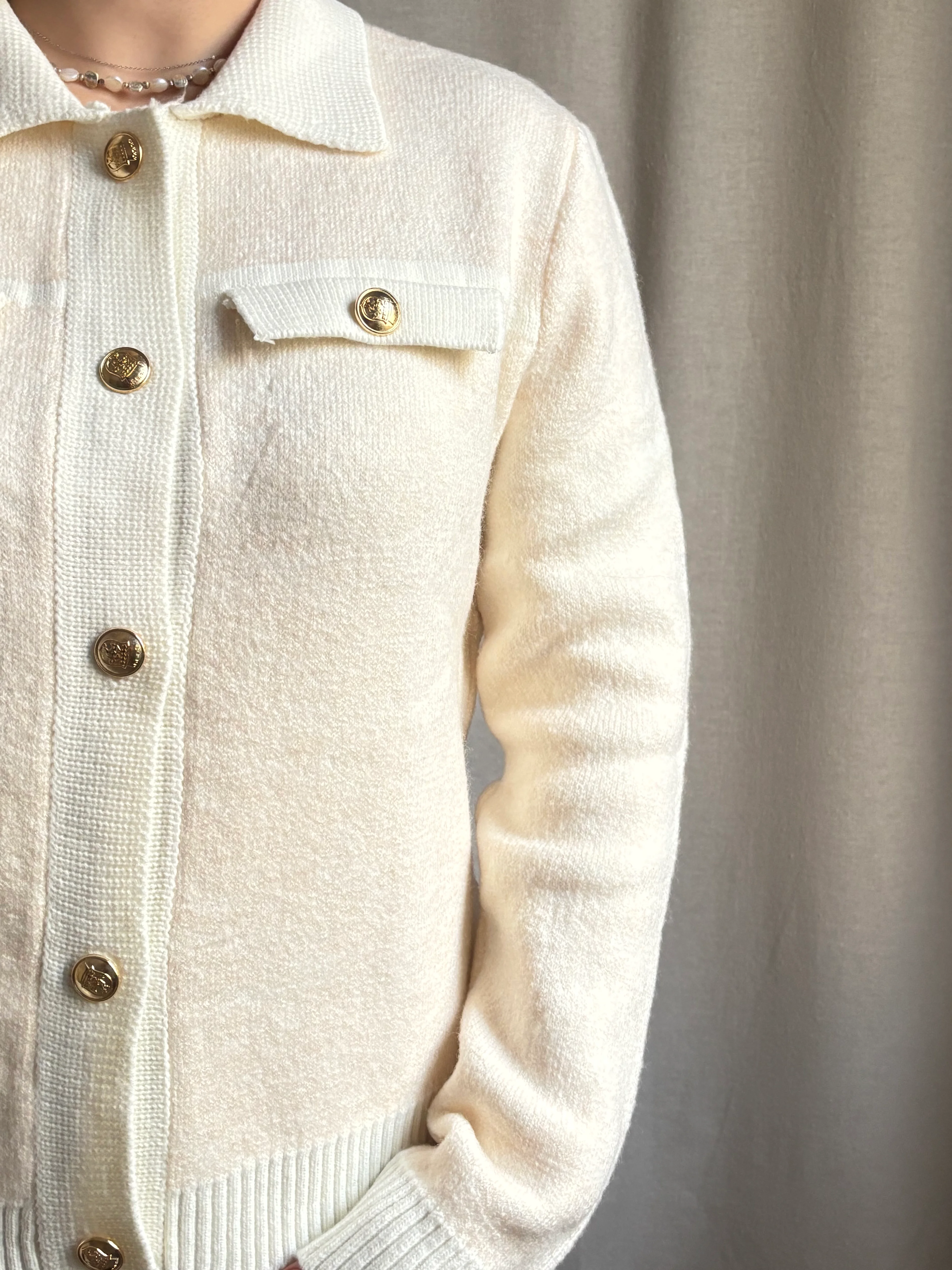 Gold Düğmeli Krem Hırka