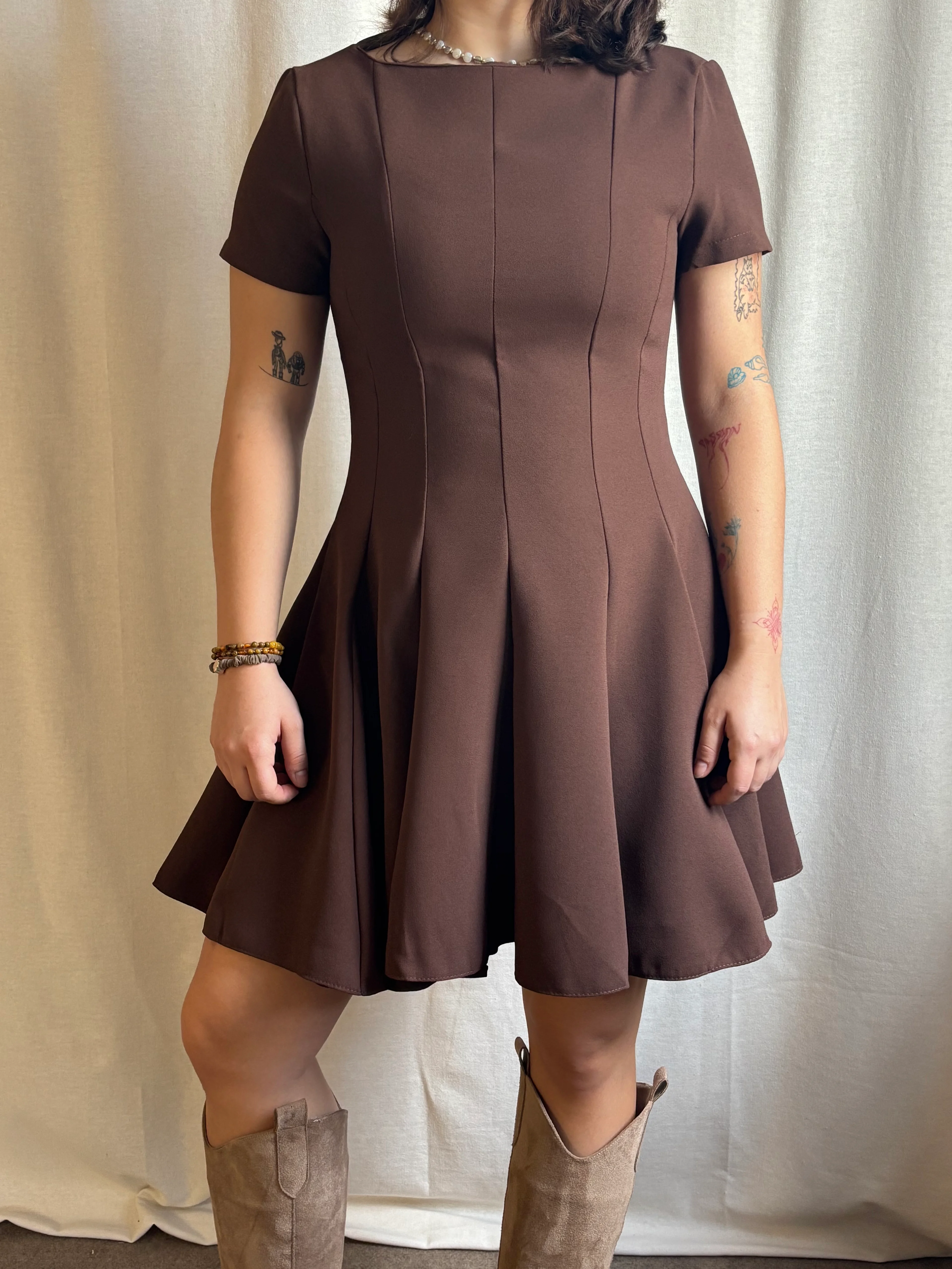 Kahverengi Pileli Elbise