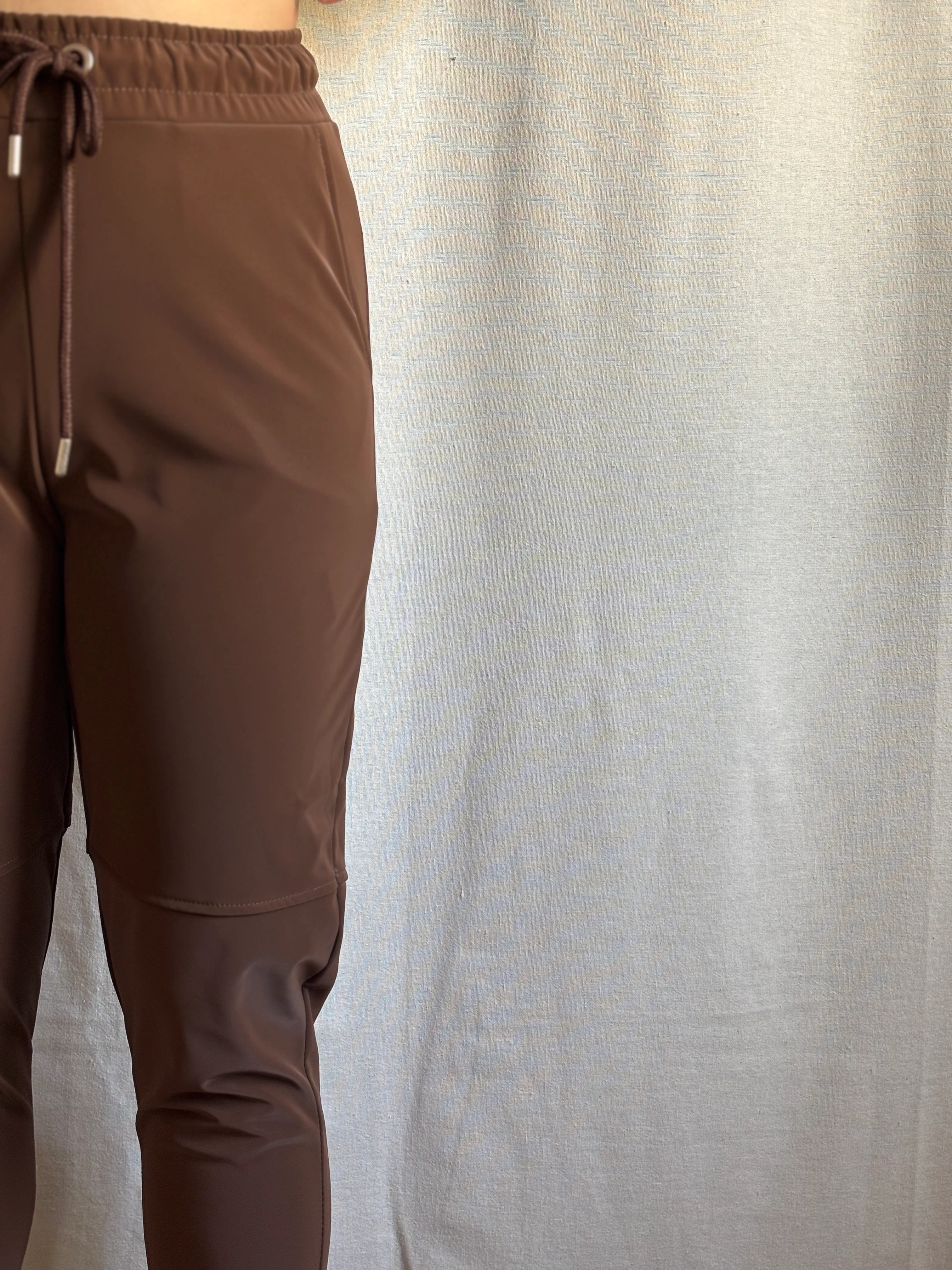 Parlak Deri Görünümlü Pantolon